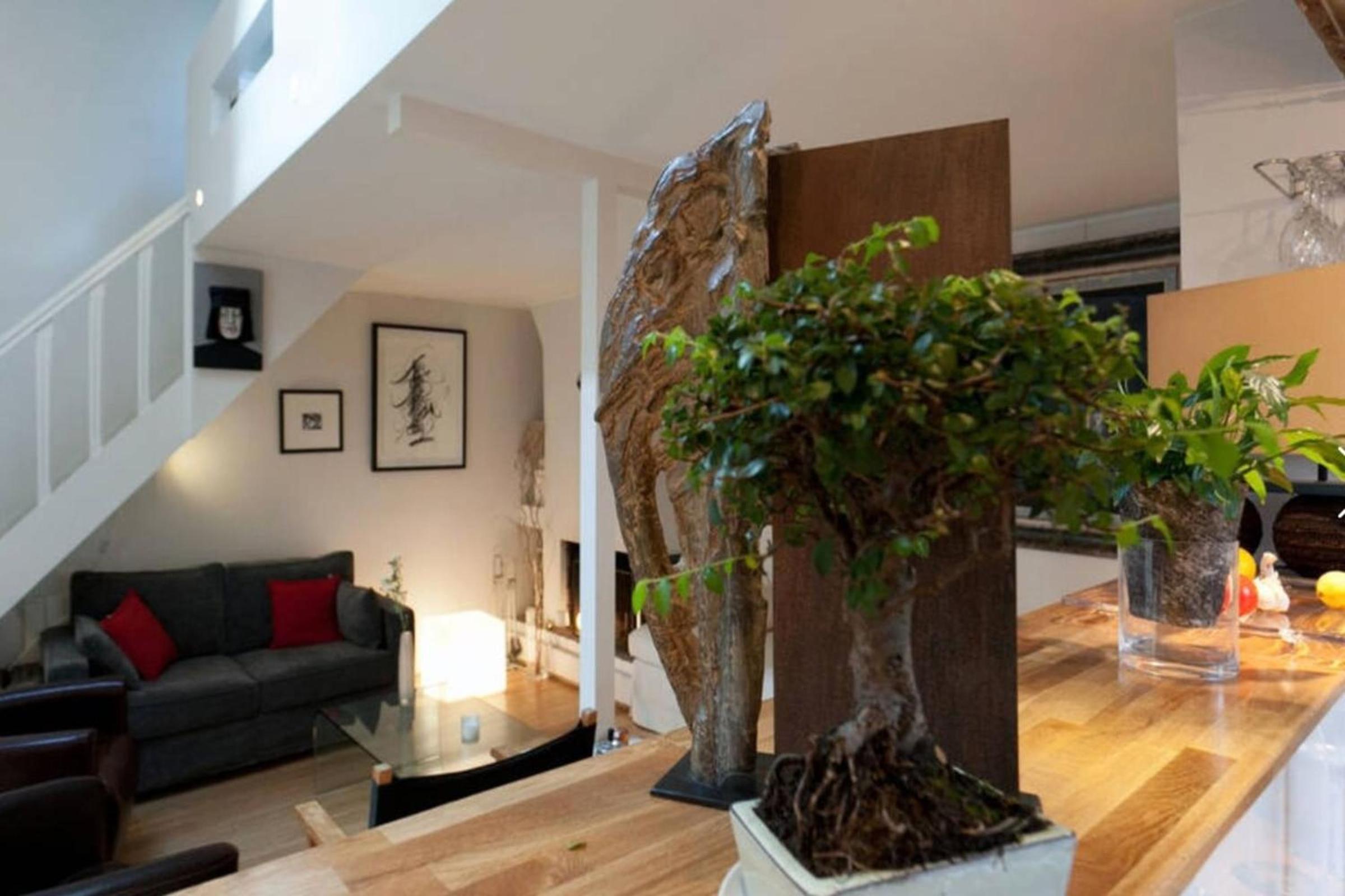 Beautiful 1 Bedroom Home In Paris