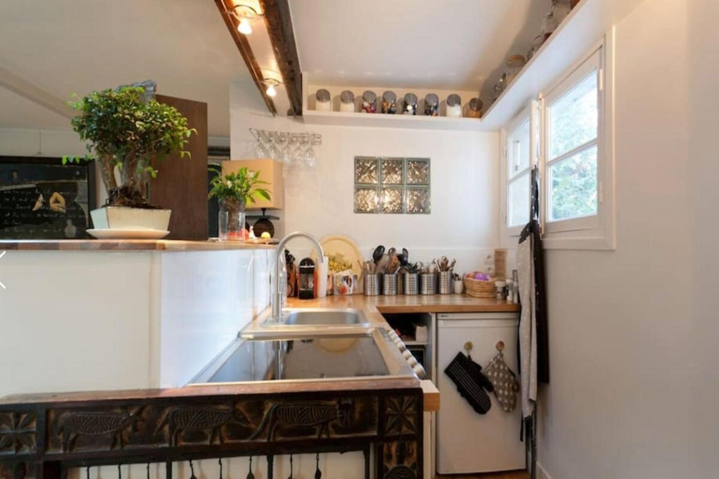 Beautiful 1 Bedroom Home In Paris
