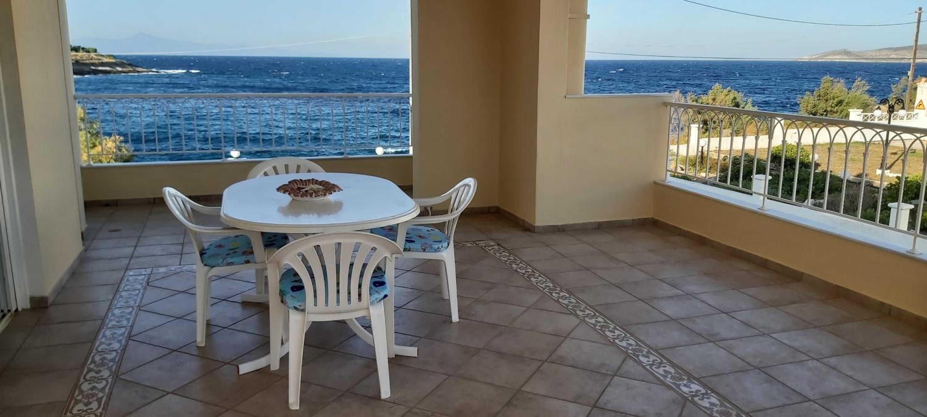 Breezy Beach House — photo 4