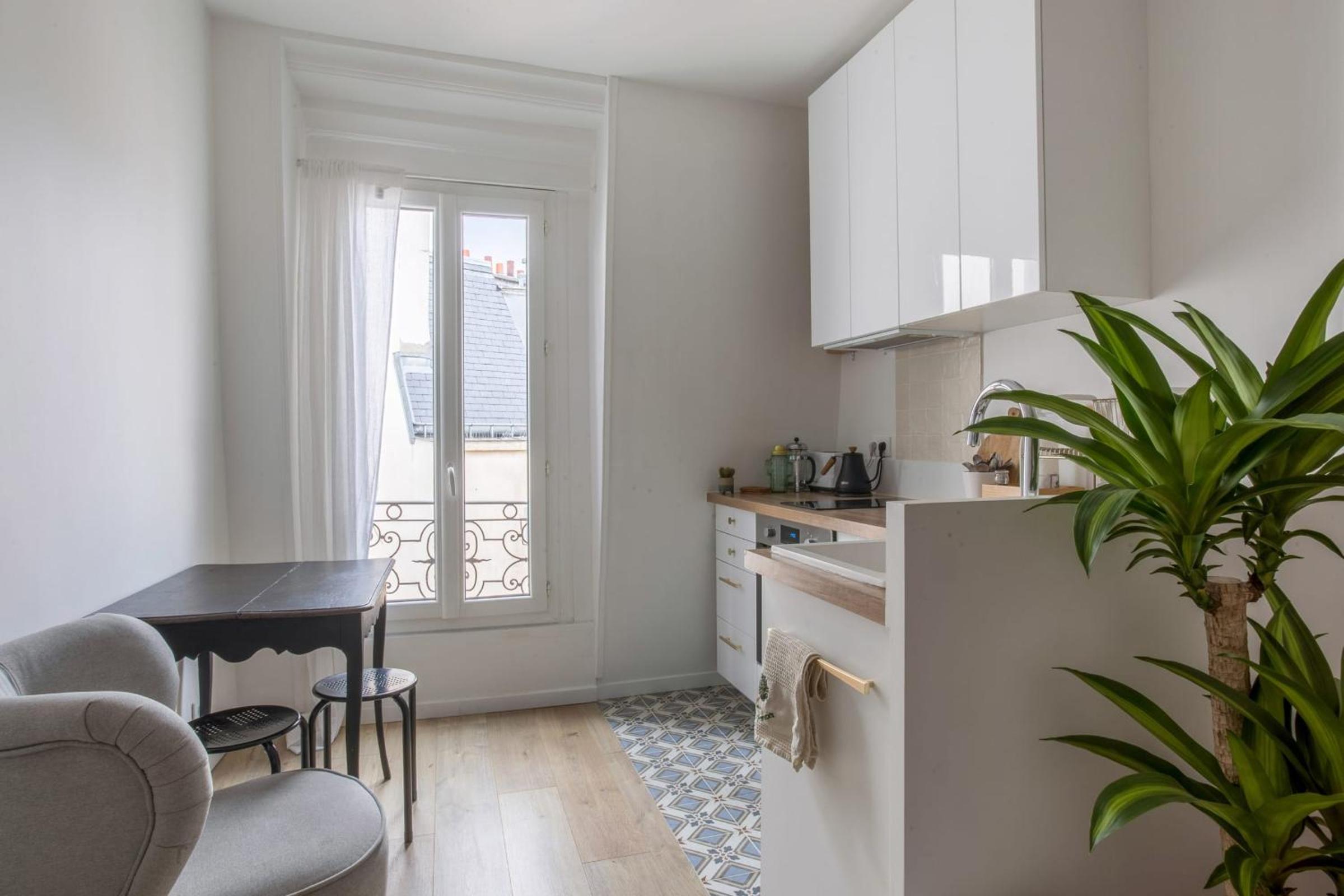 Bright and charming flat in the heart of Paris - Welkeys