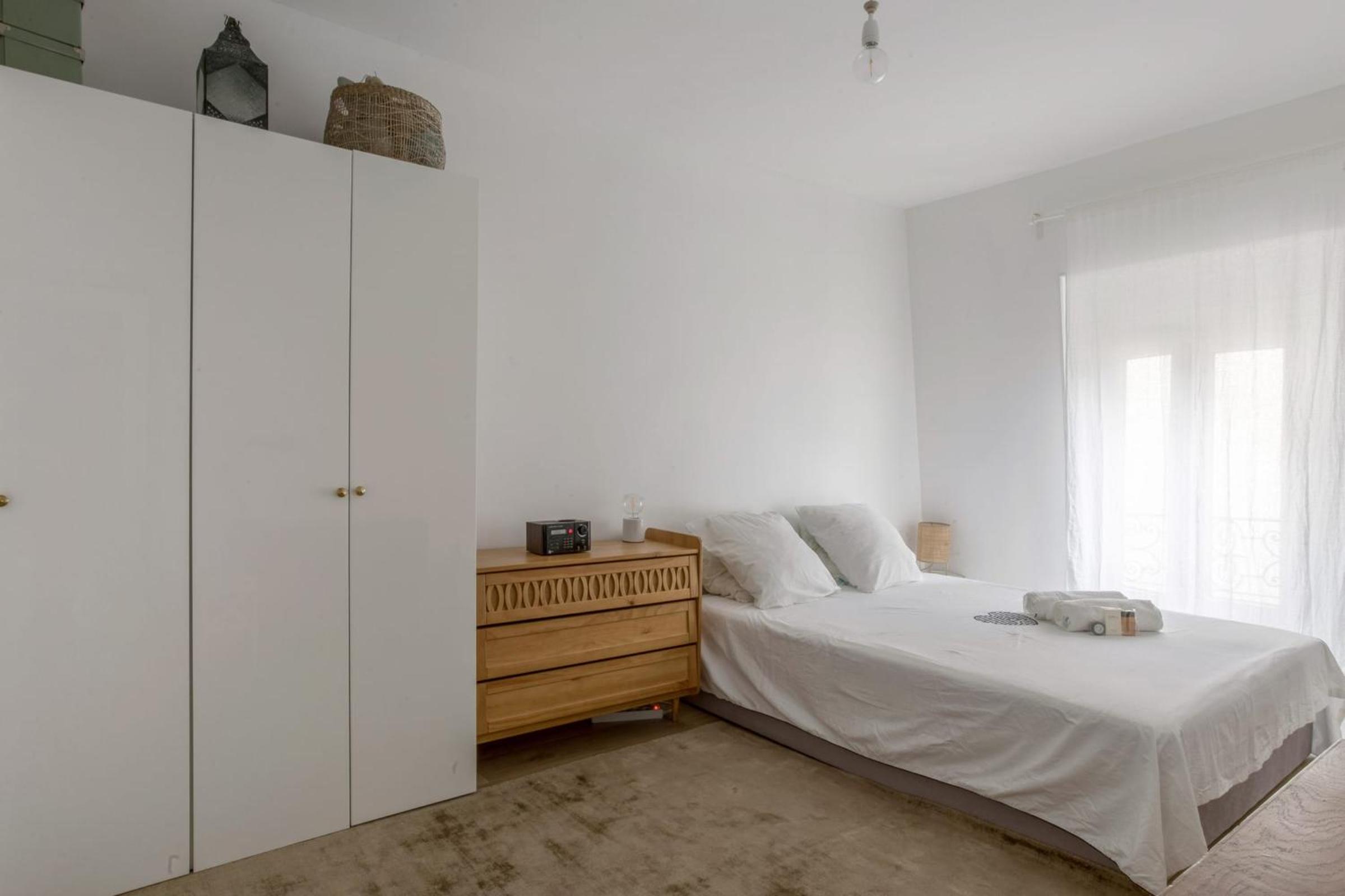 Bright and charming flat in the heart of Paris - Welkeys
