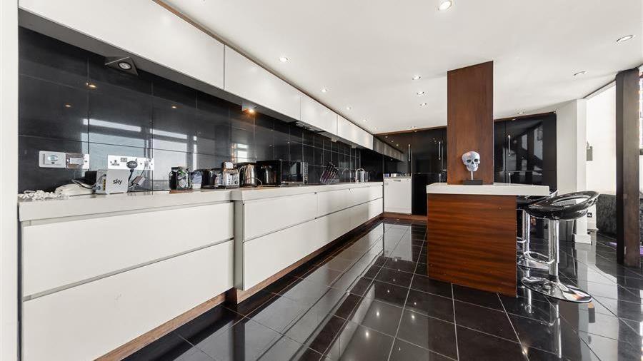 Penthouse Apartment photo 2