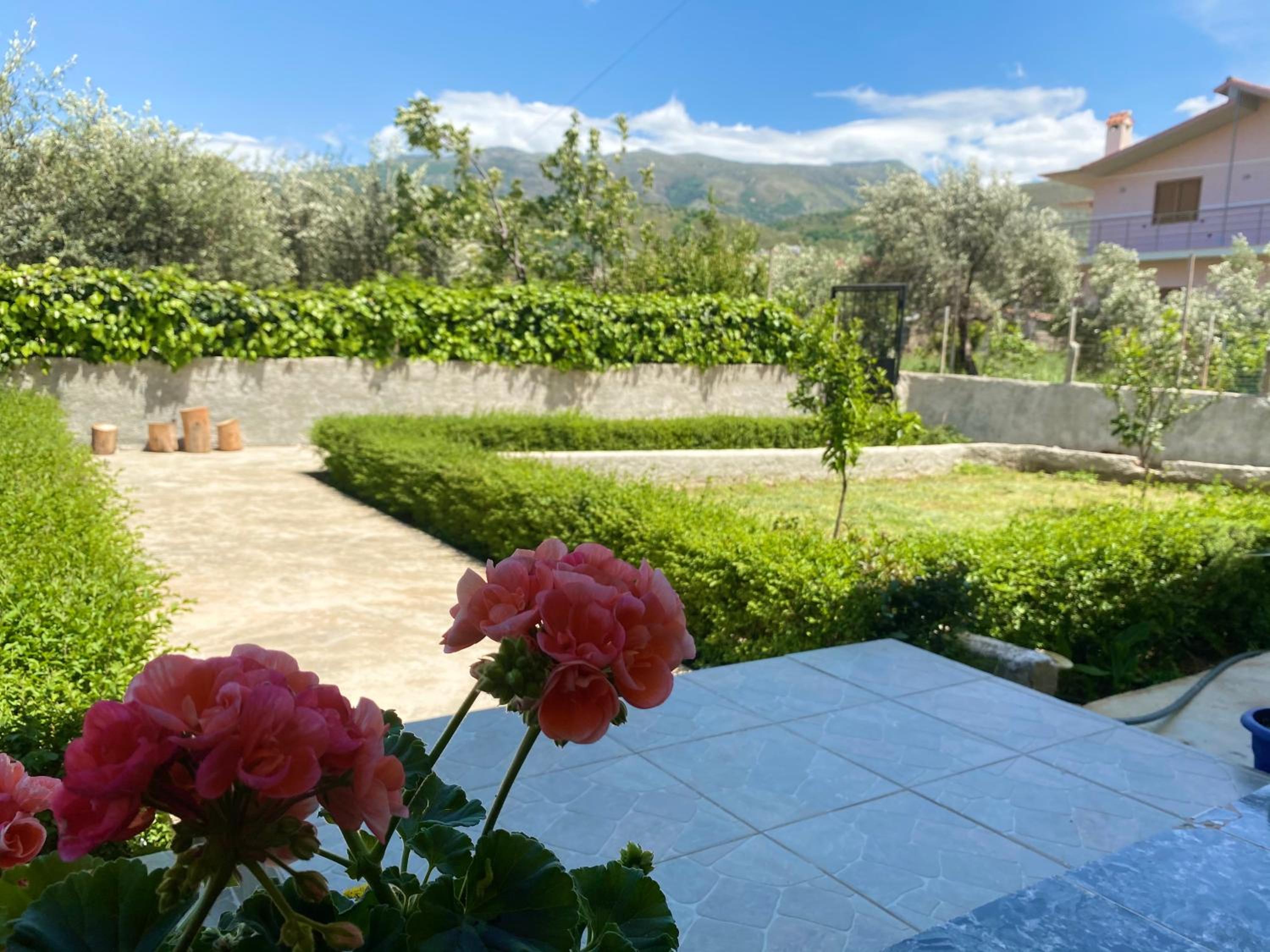 Flowery House near the Sea and the Mountain photo 4