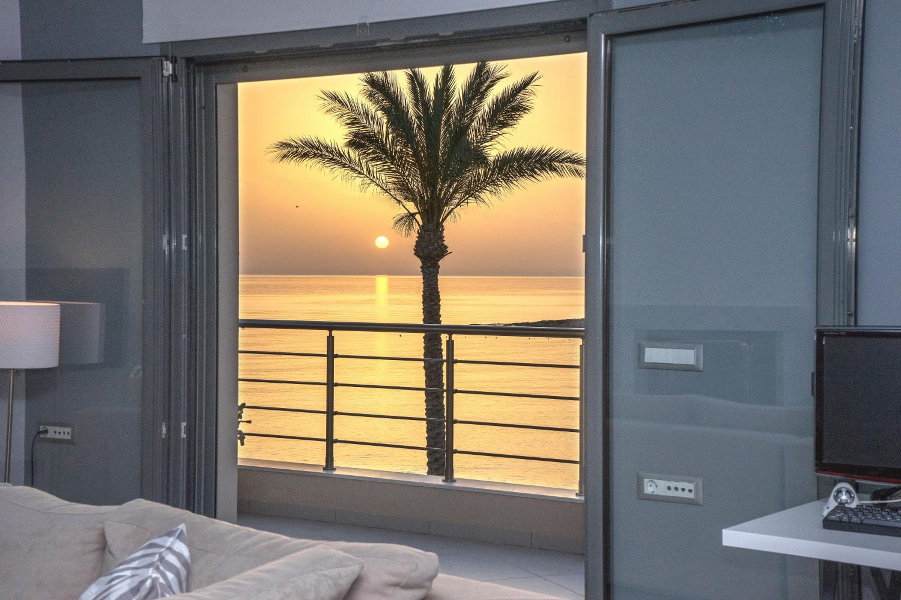 Coast Suite - Luxury Central Beach House view 4
