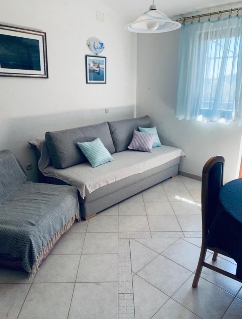 One bedroom apartment with terrace and seaview - B