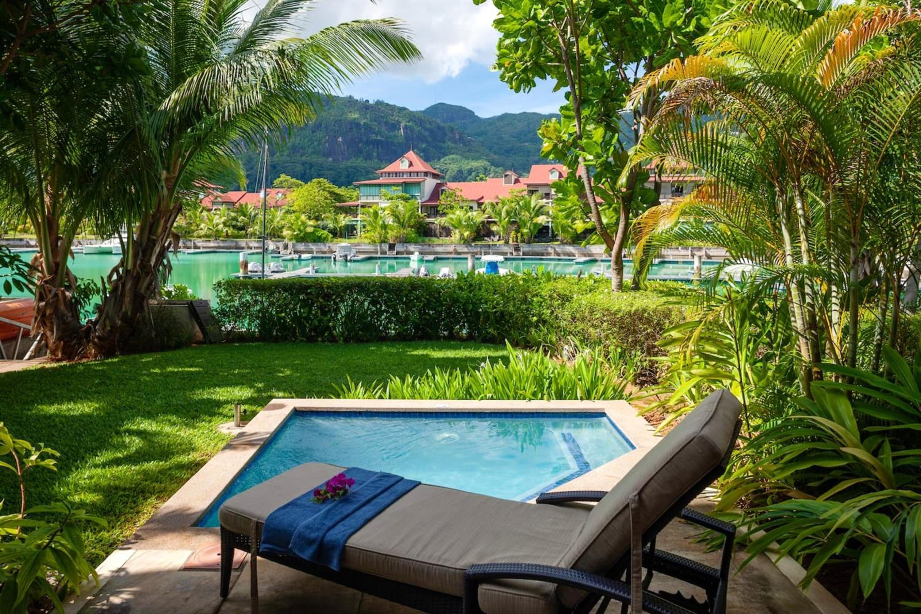 3 bedrooms house at Mahe 100 m away from the beach with sea view private pool and enclosed garden