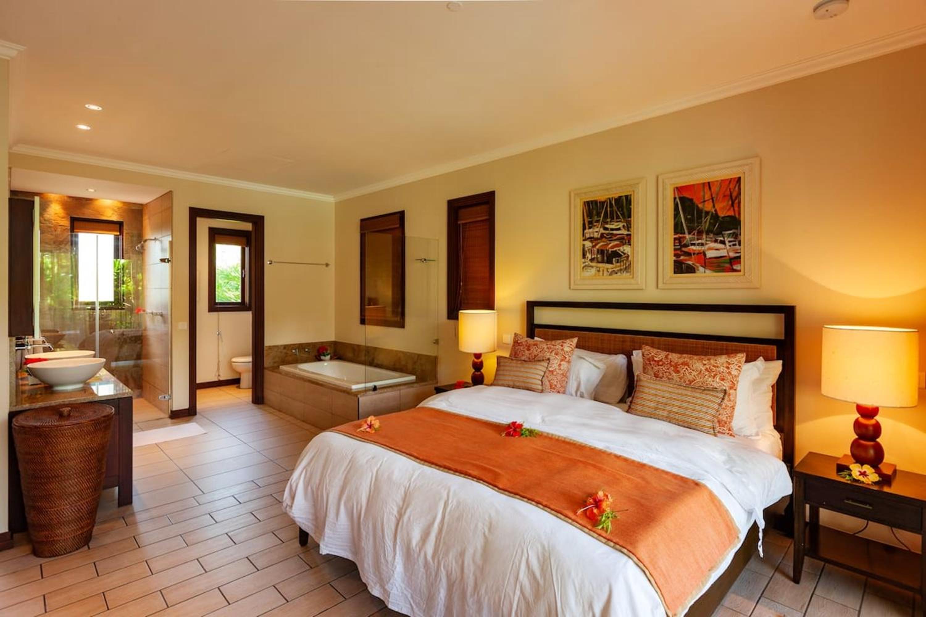 3 bedrooms house at Mahe 100 m away from the beach with sea view private pool and enclosed garden