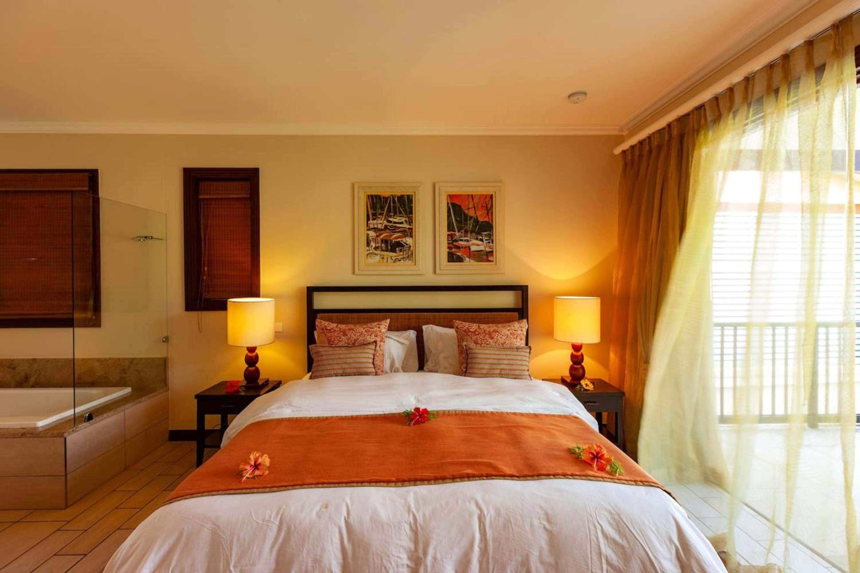 3 bedrooms house at Mahe 100 m away from the beach with sea view private pool and enclosed garden
