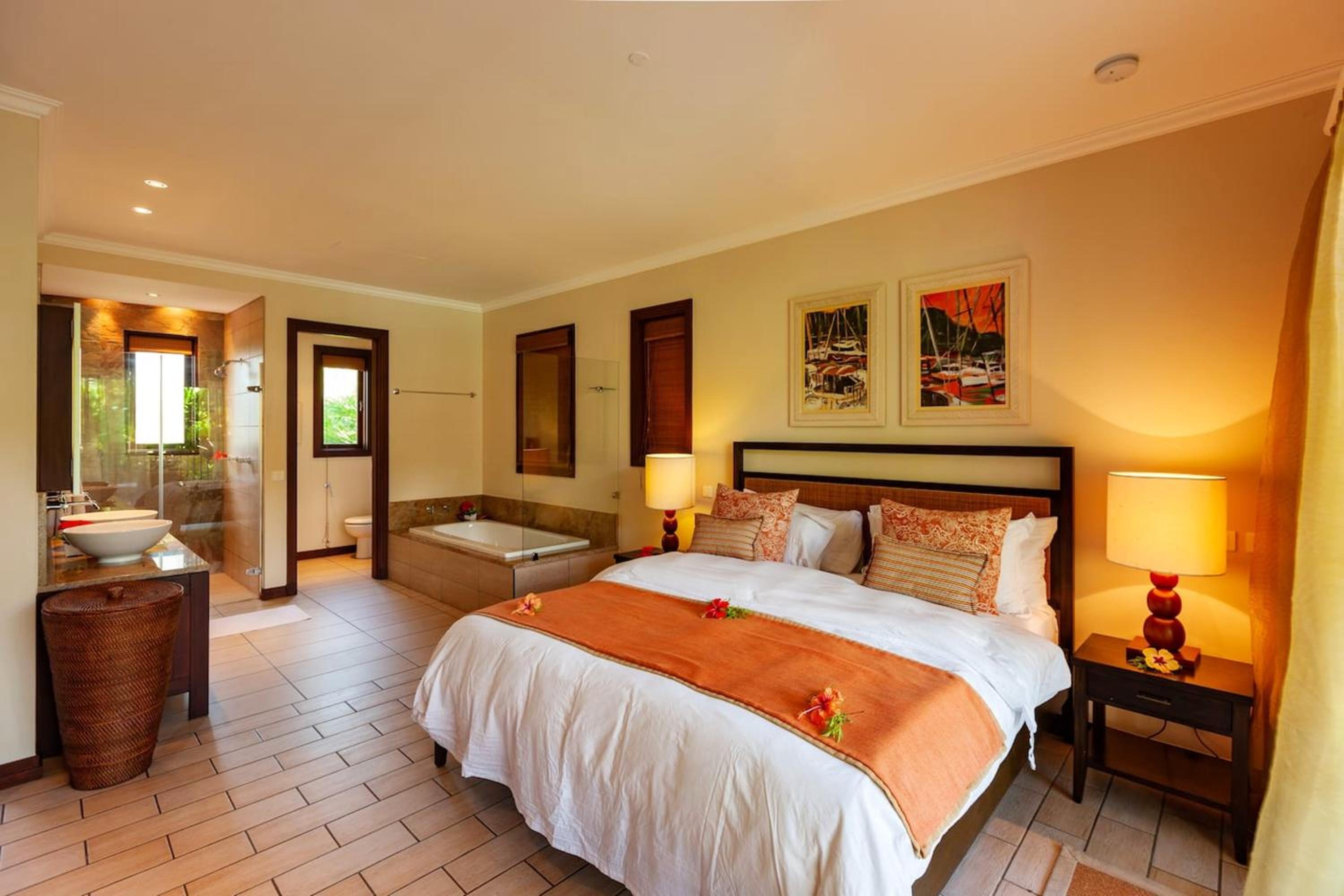 3 bedrooms house at Mahe 100 m away from the beach with sea view private pool and enclosed garden