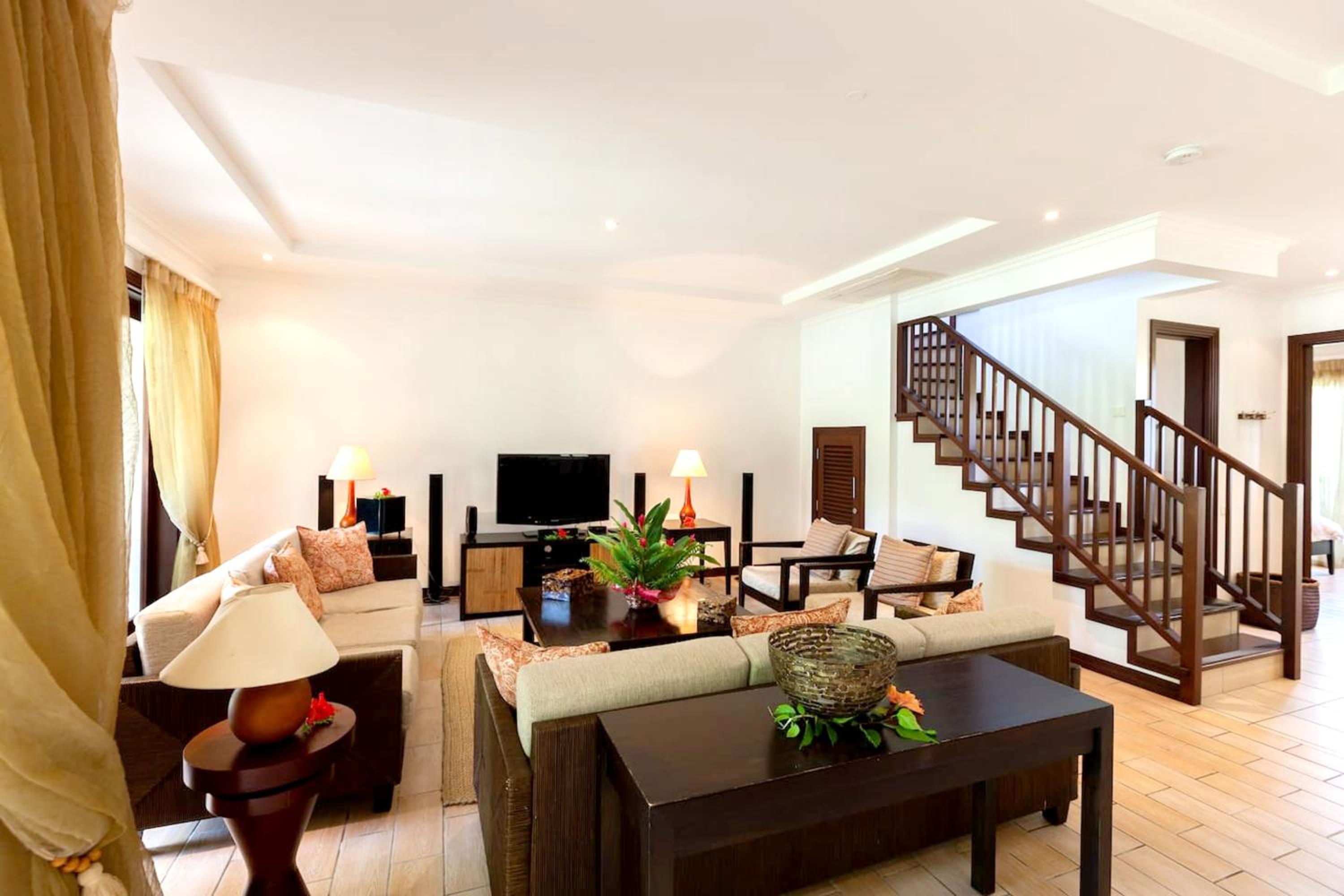 3 bedrooms house at Mahe 100 m away from the beach with sea view private pool and enclosed garden
