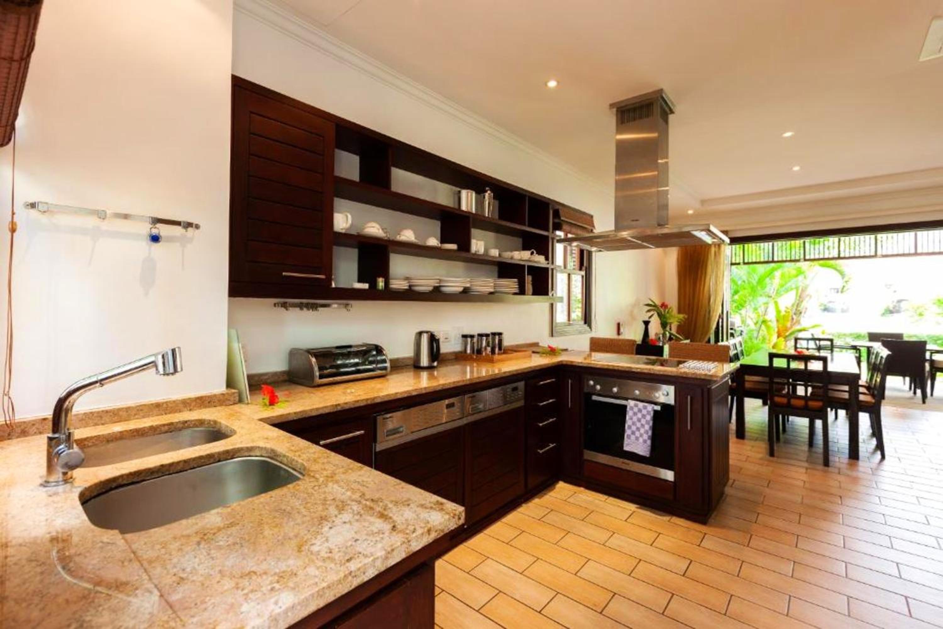 3 bedrooms house at Mahe 100 m away from the beach with sea view private pool and enclosed garden