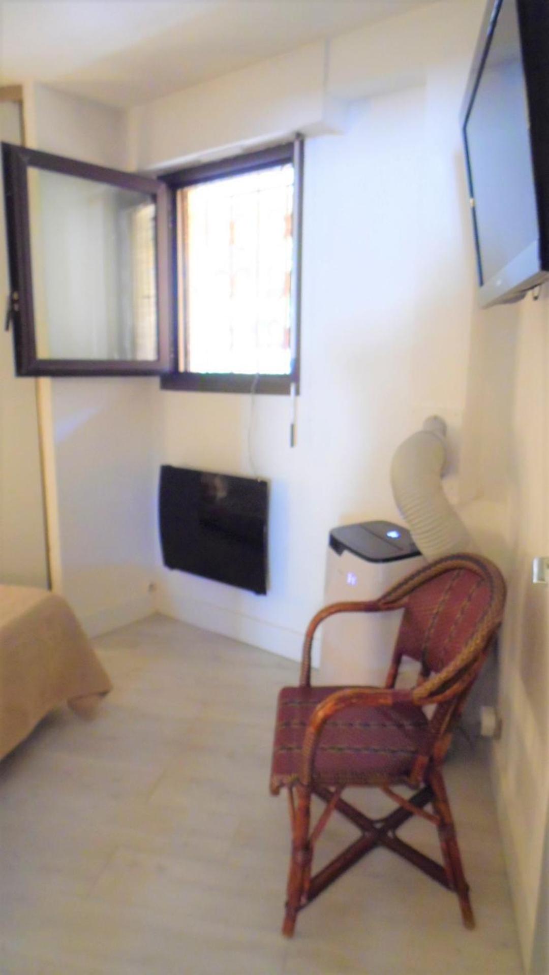 CANNES plage 2mn/45m2/vue mer/inernet/clim/parking privé