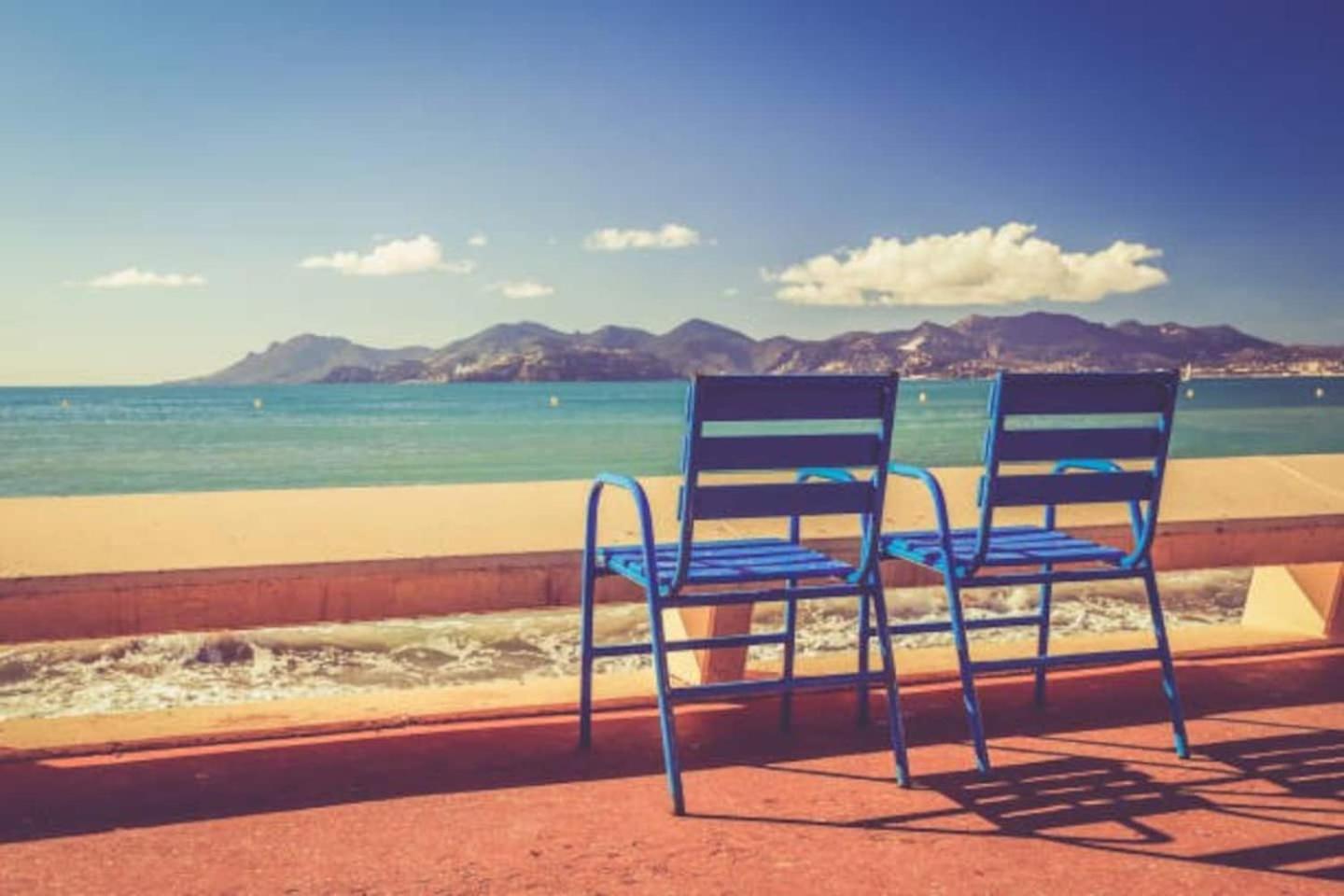CANNES plage 2mn/45m2/vue mer/inernet/clim/parking privé