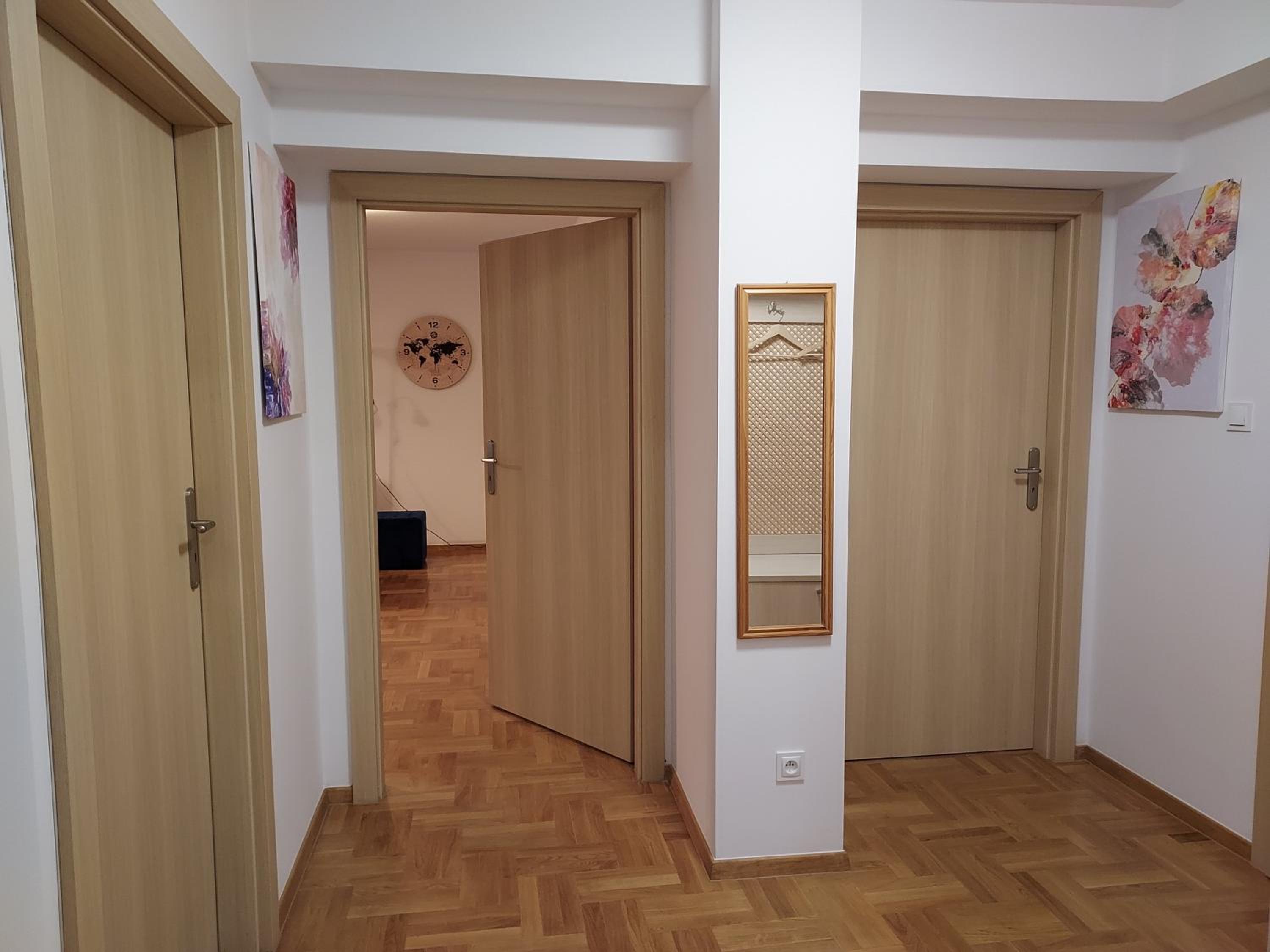 APART- salon z aneksem kuchenym, 2 sypialnie, łazienka