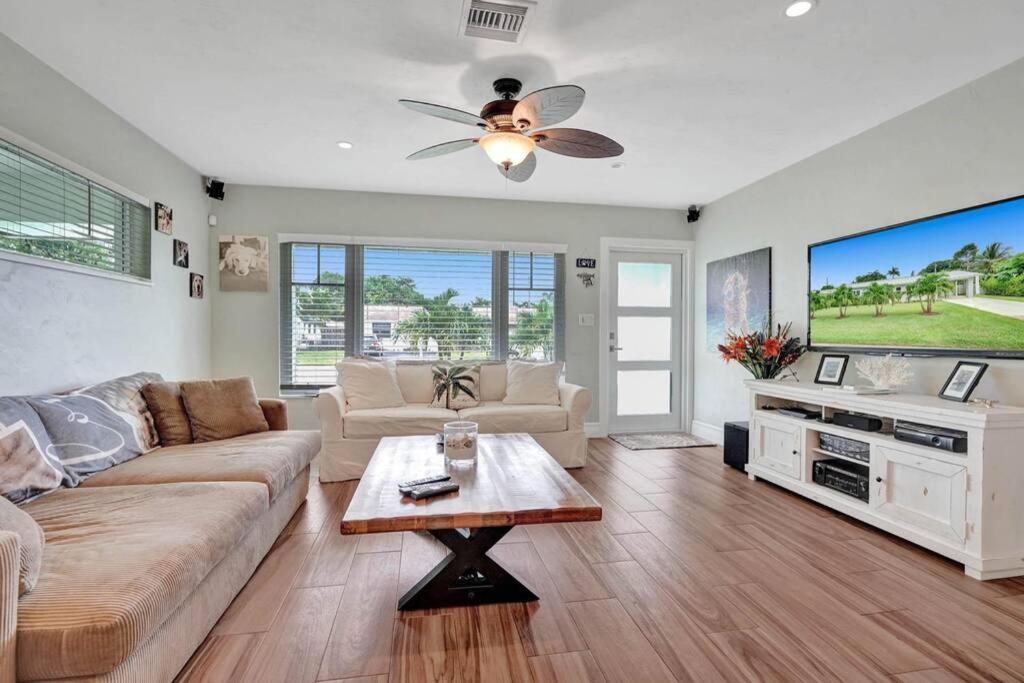 TIpsy Tiki Paradise - A FL Tropical HEATED Pool Retreat view 2