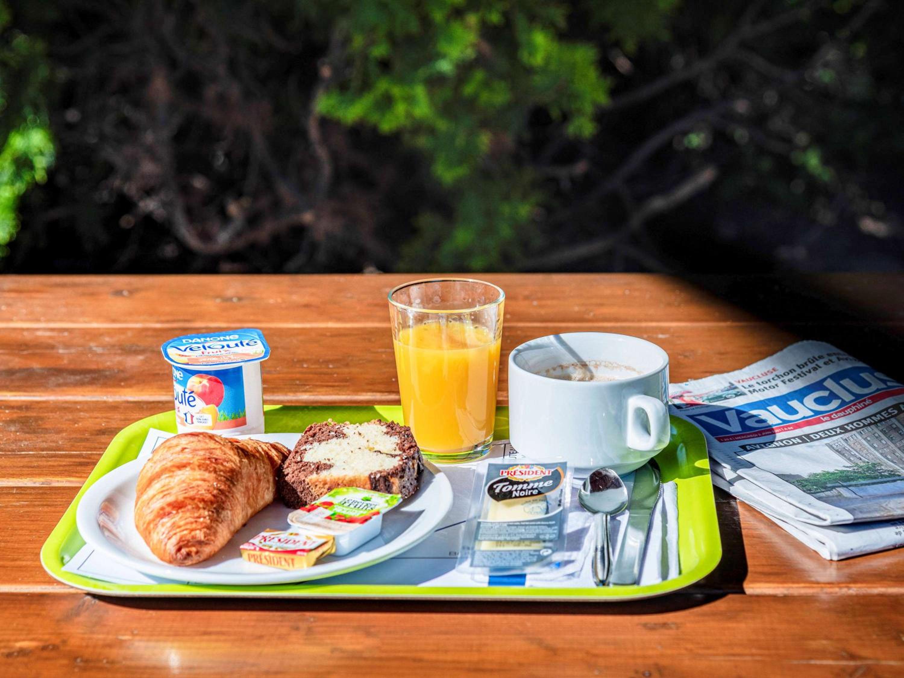 breakfast buffet
