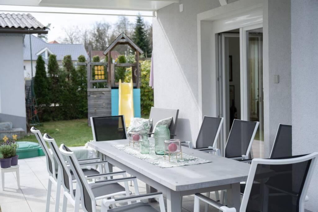 Schönes Ferienhaus mit Garten