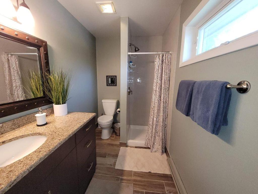 Creekside Home - Contemporary 3br/3ba Home Walking Distance to Frisco Main St and Free Shuttle