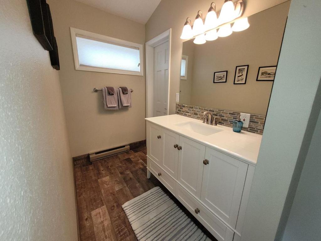 Creekside Home - Contemporary 3br/3ba Home Walking Distance to Frisco Main St and Free Shuttle view 4