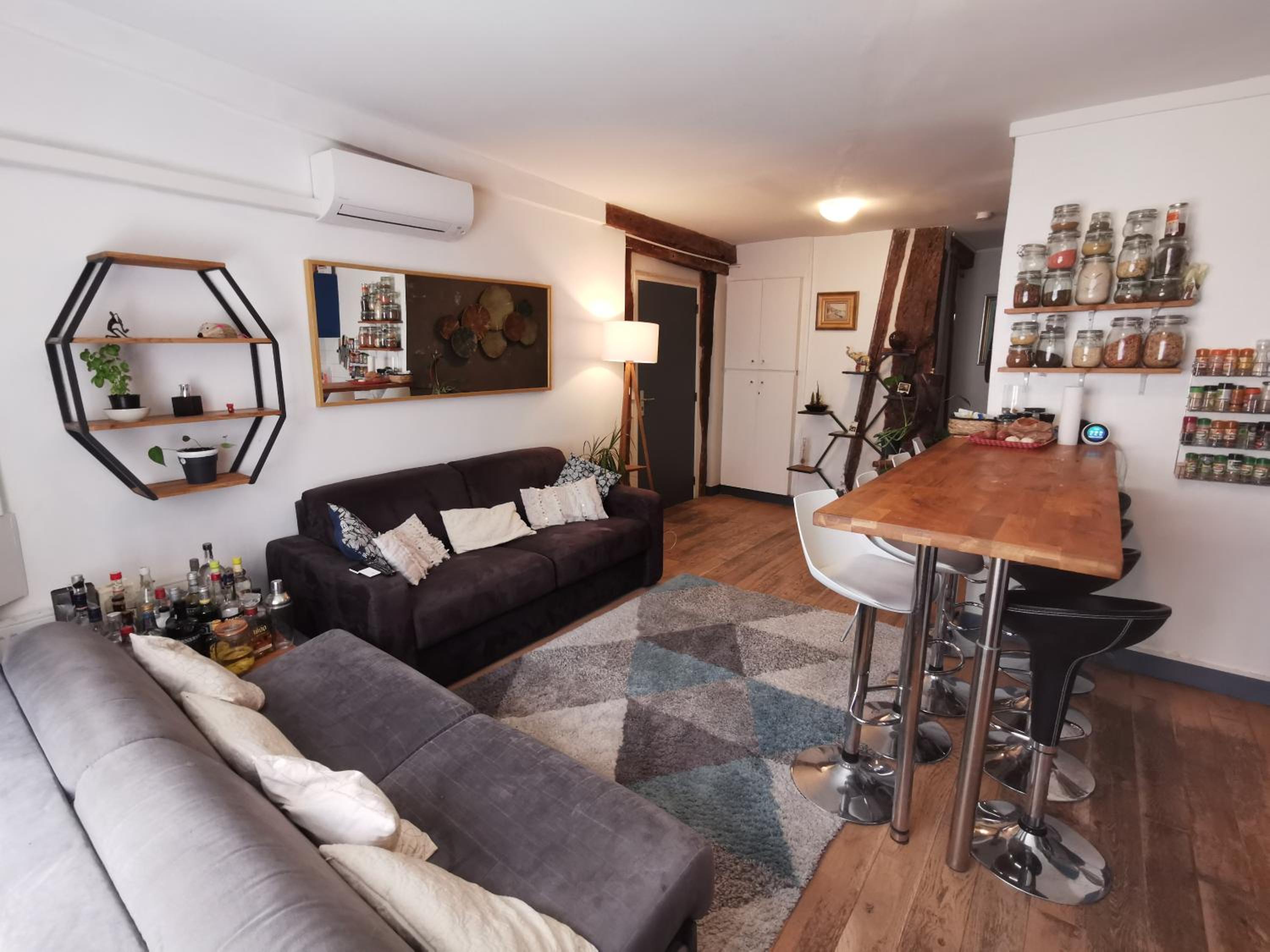 Central & nice ! 3 bedrooms, 2 bathrooms