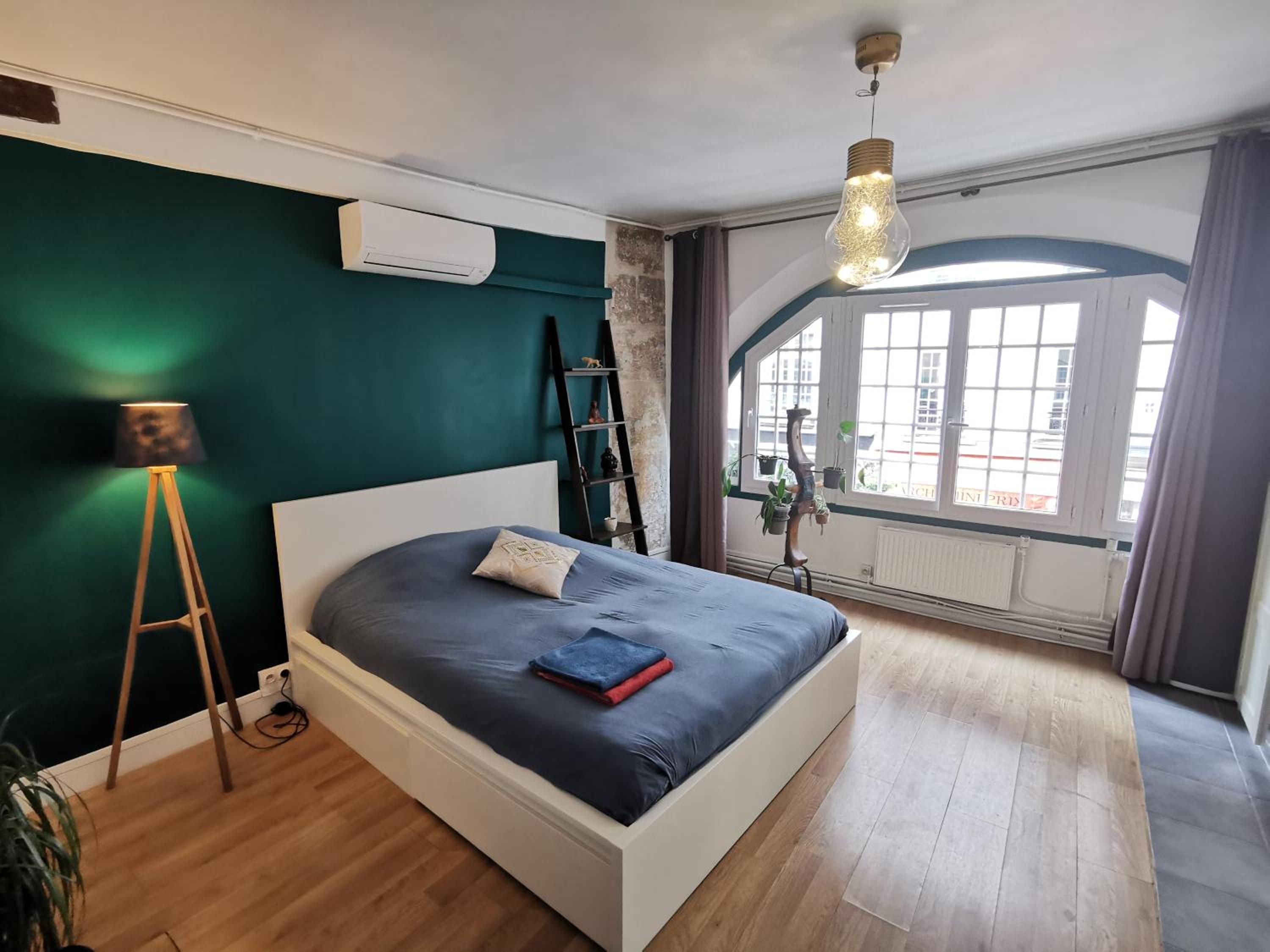 Central & nice ! 3 bedrooms, 2 bathrooms