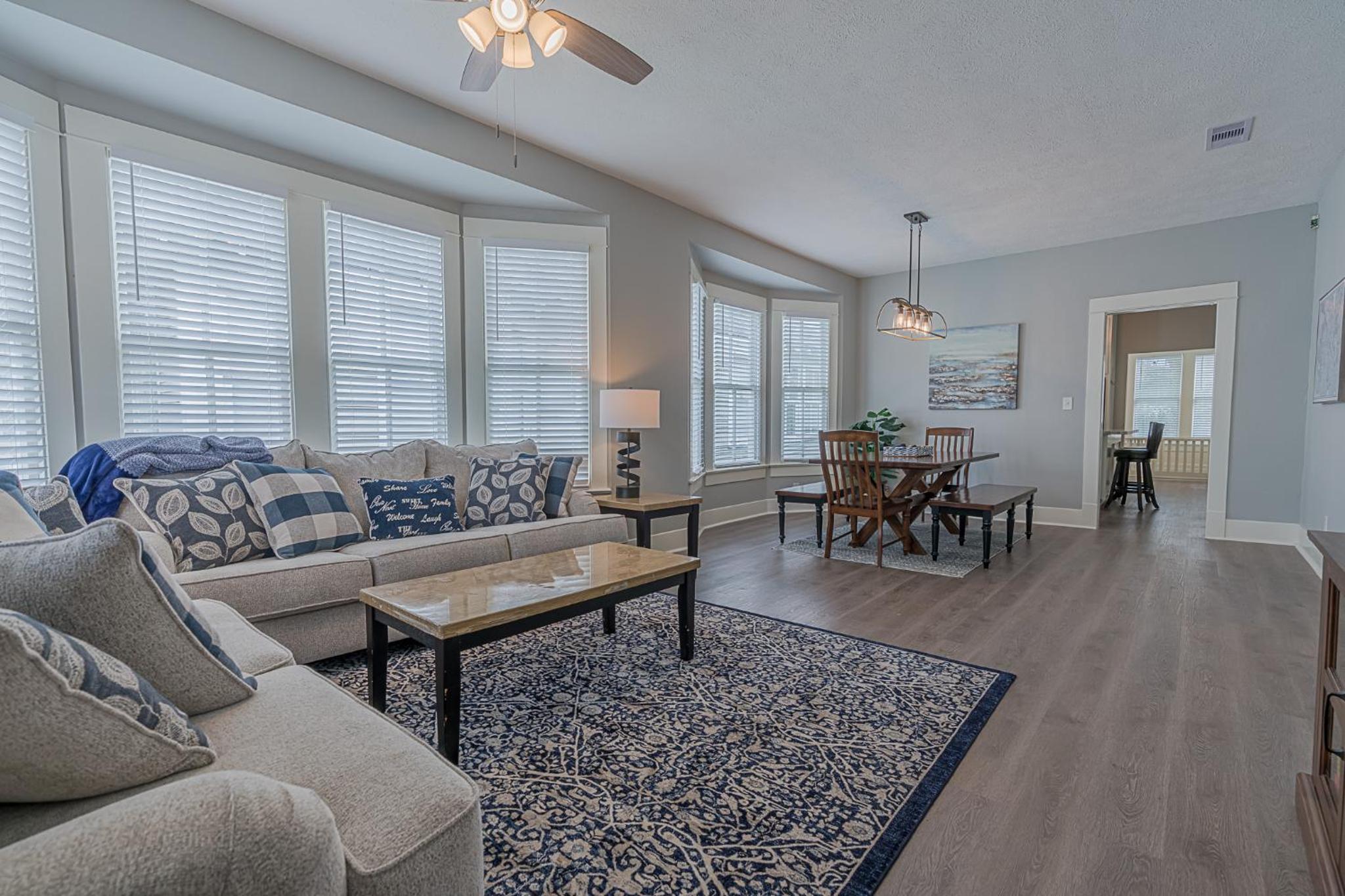 Uptown Cottage Newly Updated Home Near the Strand Galveston Harbor and UTMB