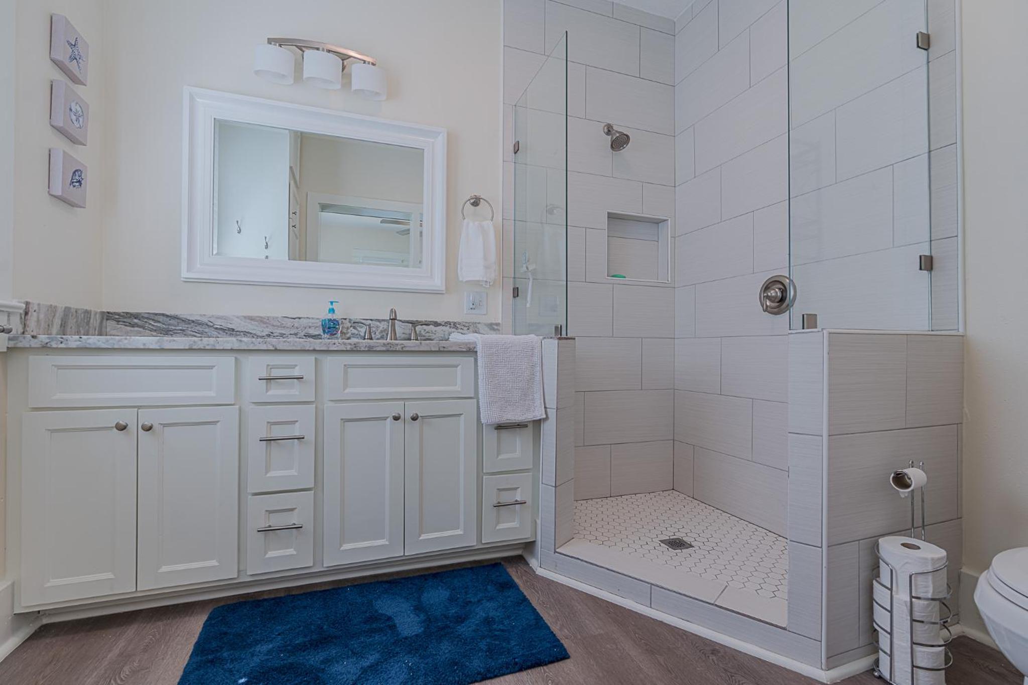 Uptown Cottage Newly Updated Home Near the Strand Galveston Harbor and UTMB