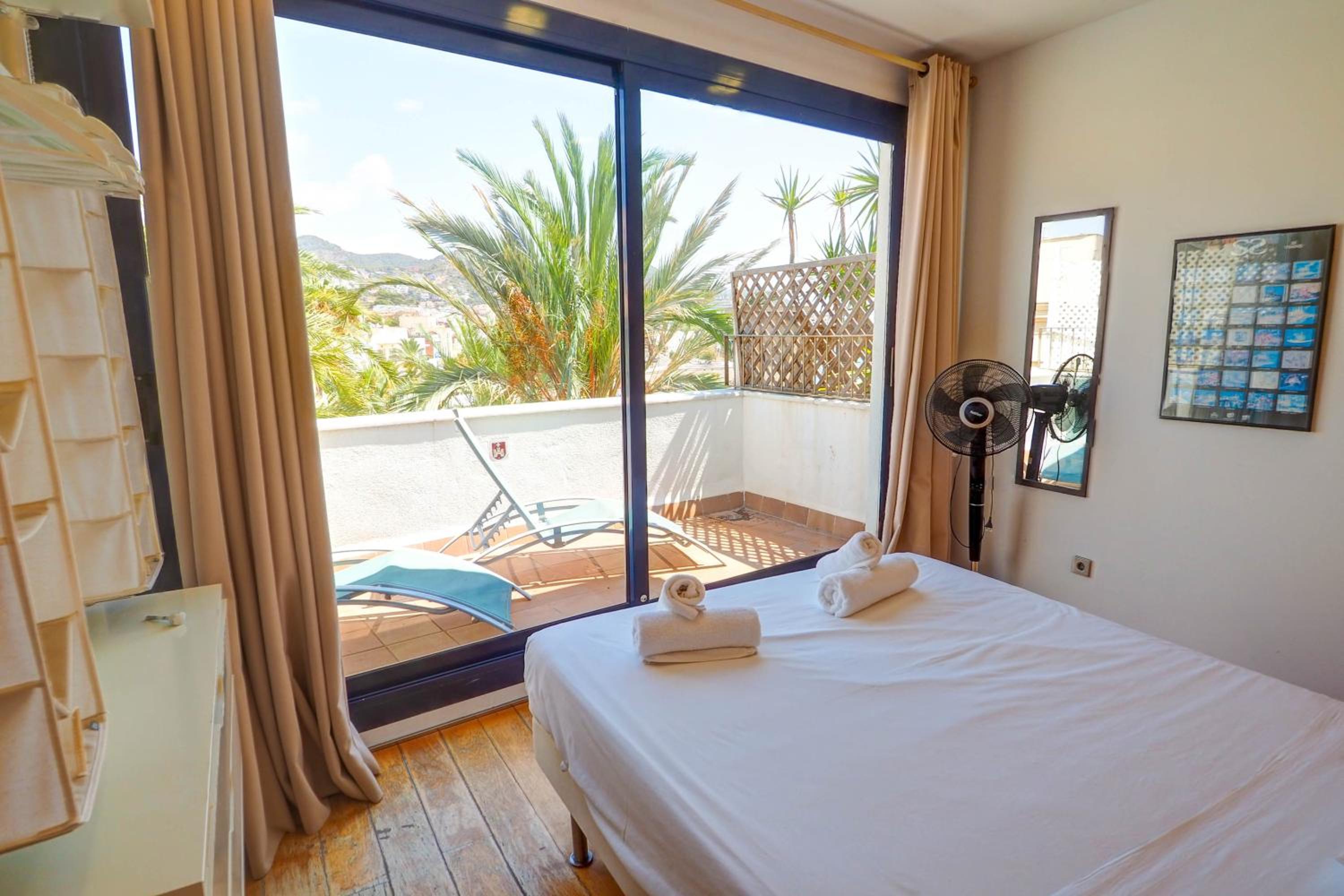 Port Alegre Attic by Hello Homes Sitges view 3