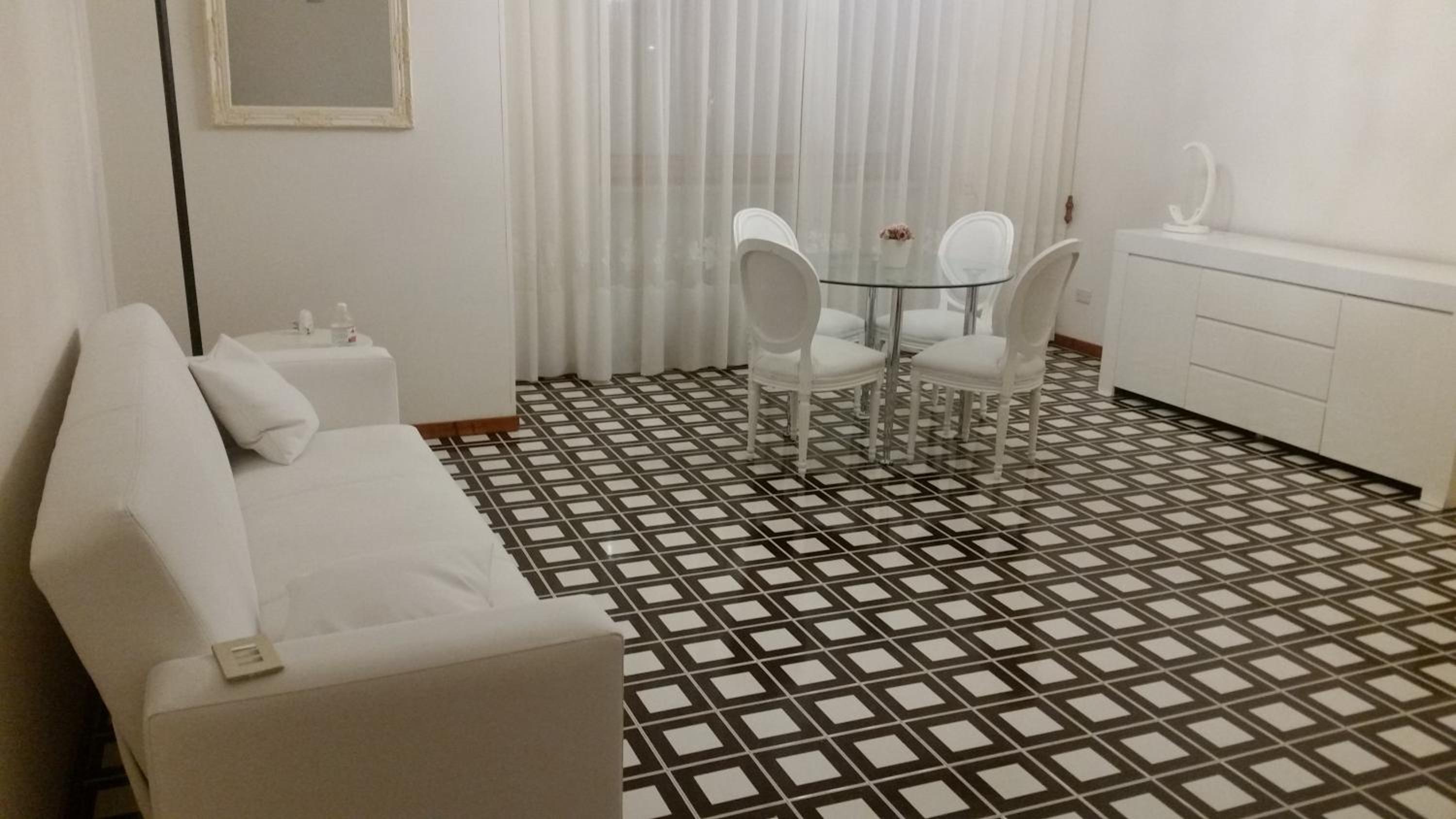 white home photo 4
