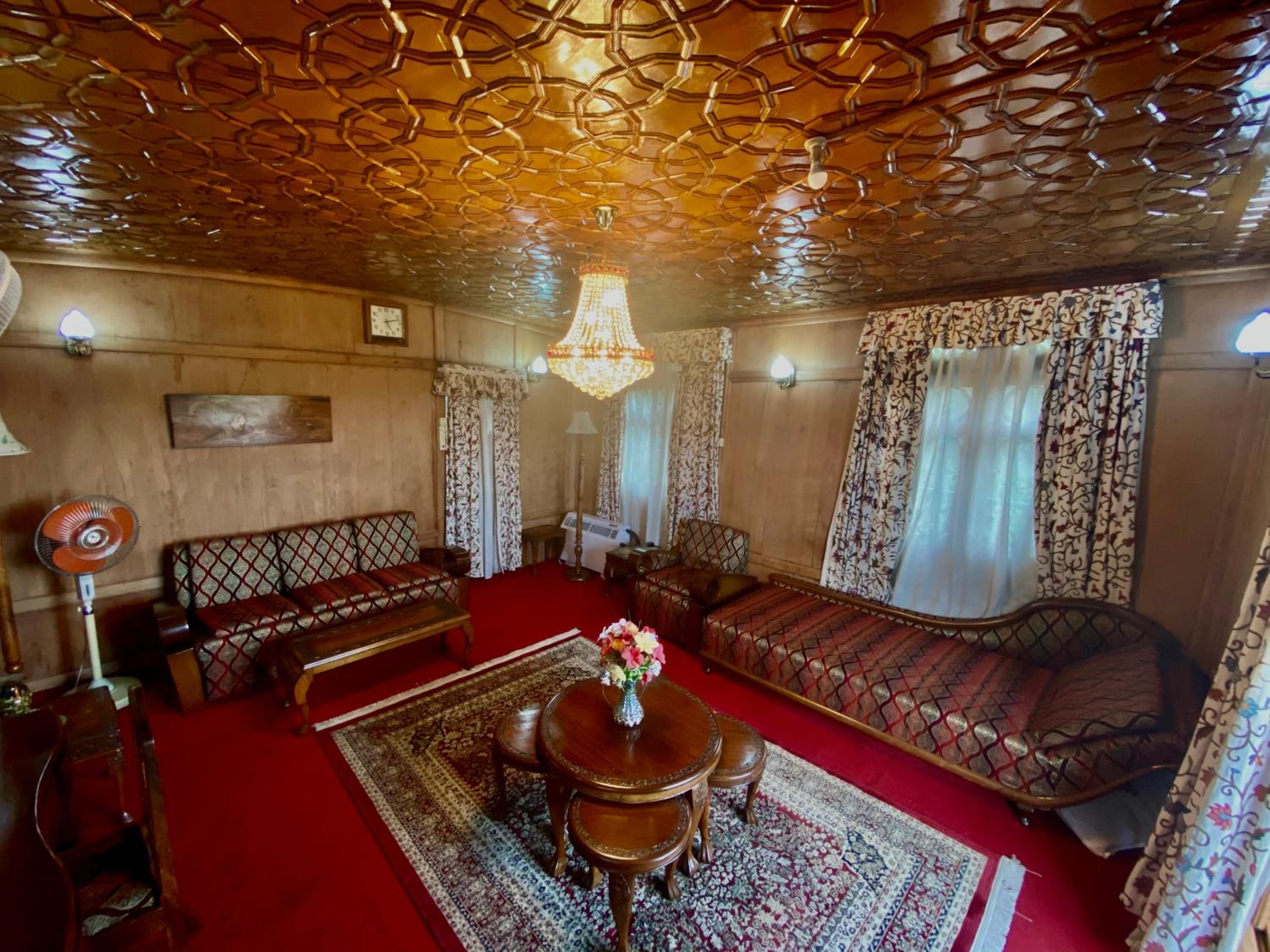 Green Paradise Houseboat - Centrally Heated