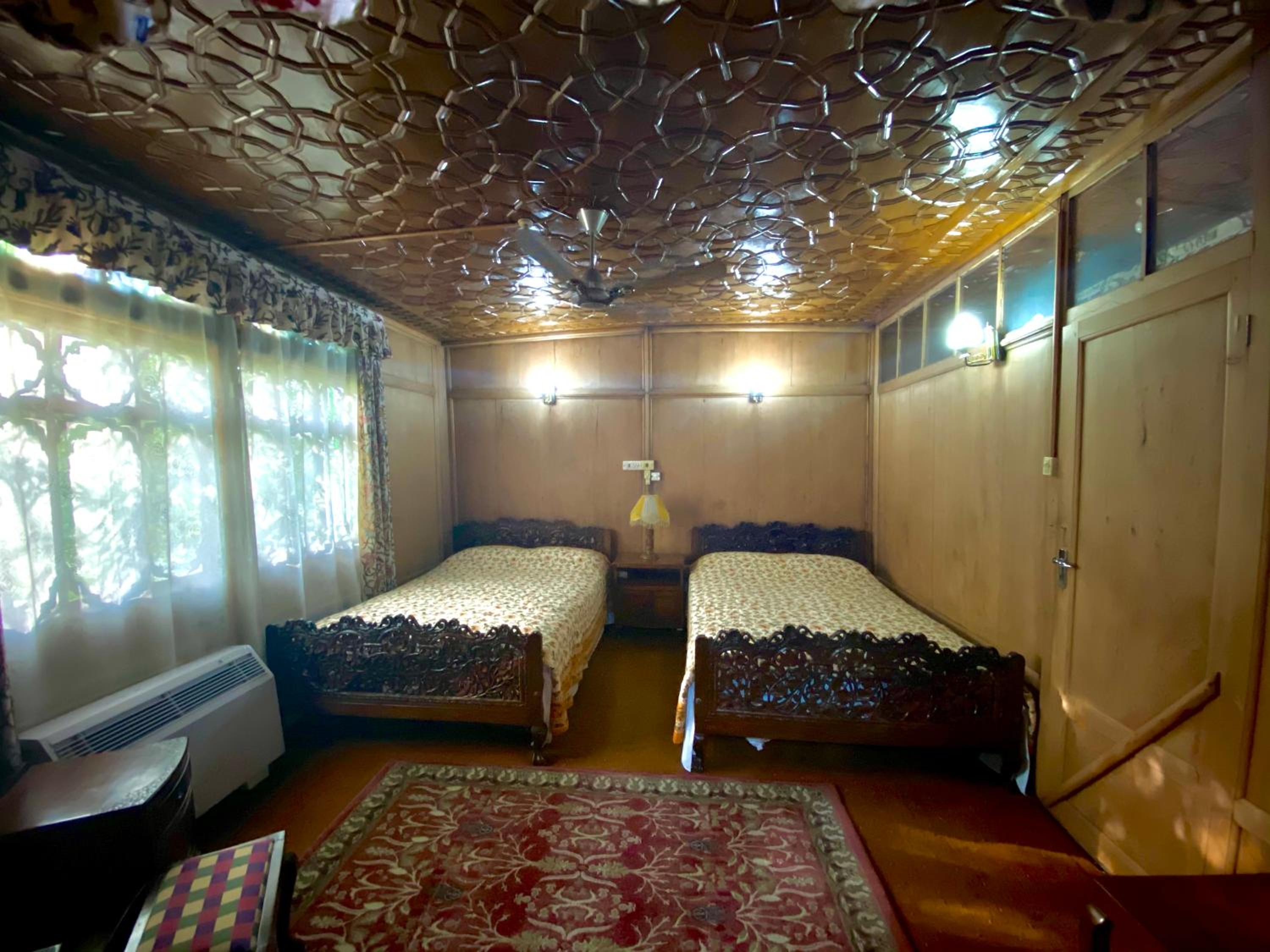 Green Paradise Houseboat - Centrally Heated