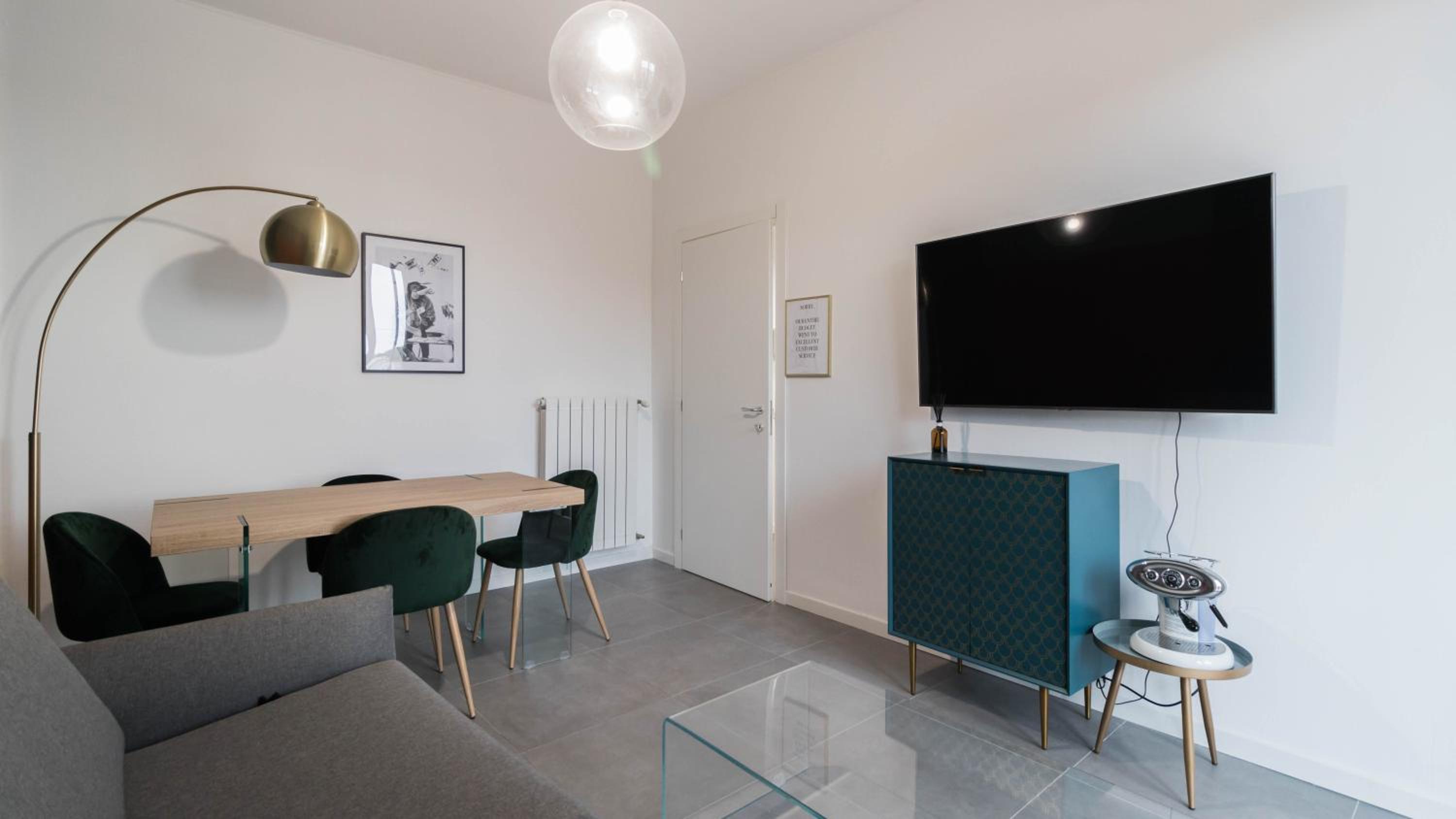 APT24 - MODERN APARTMENT with BALCONY