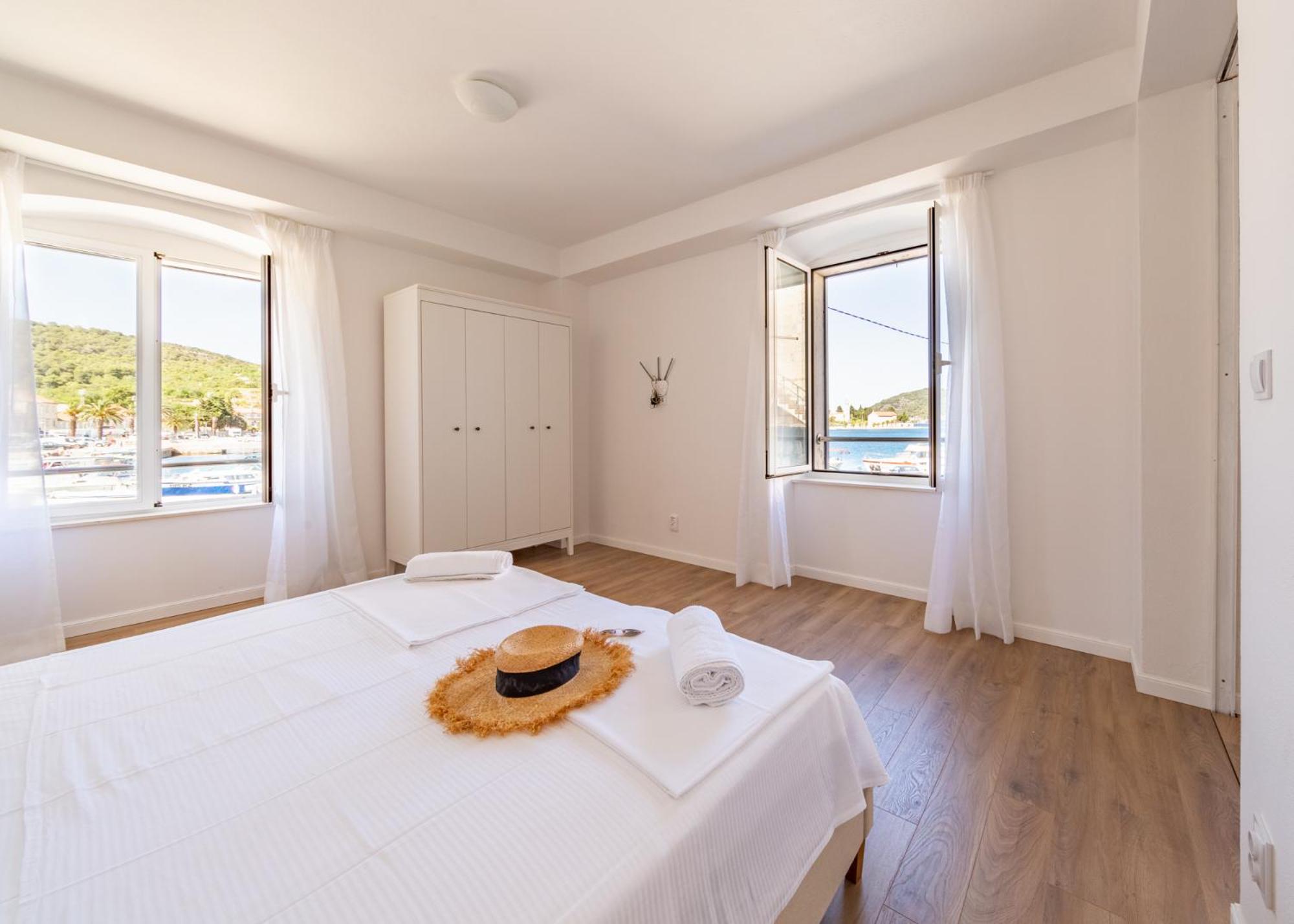 Central Seaside Residence