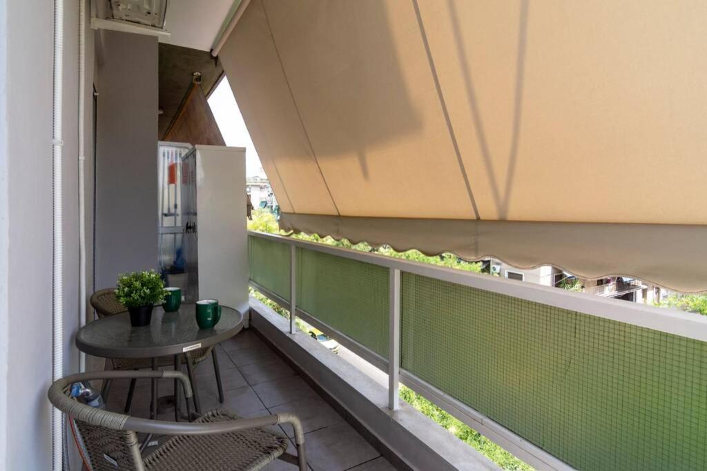 Chic & Minimal Apt. 5 min from Metro