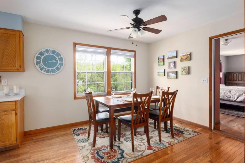 Chestnut Hill Retreat-Spacious-3 miles to Downtown view 2