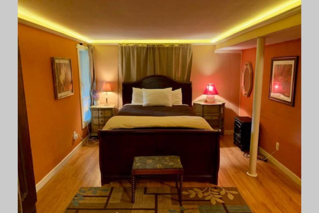 Peaceful Garden Oasis - 3 miles to downtown!