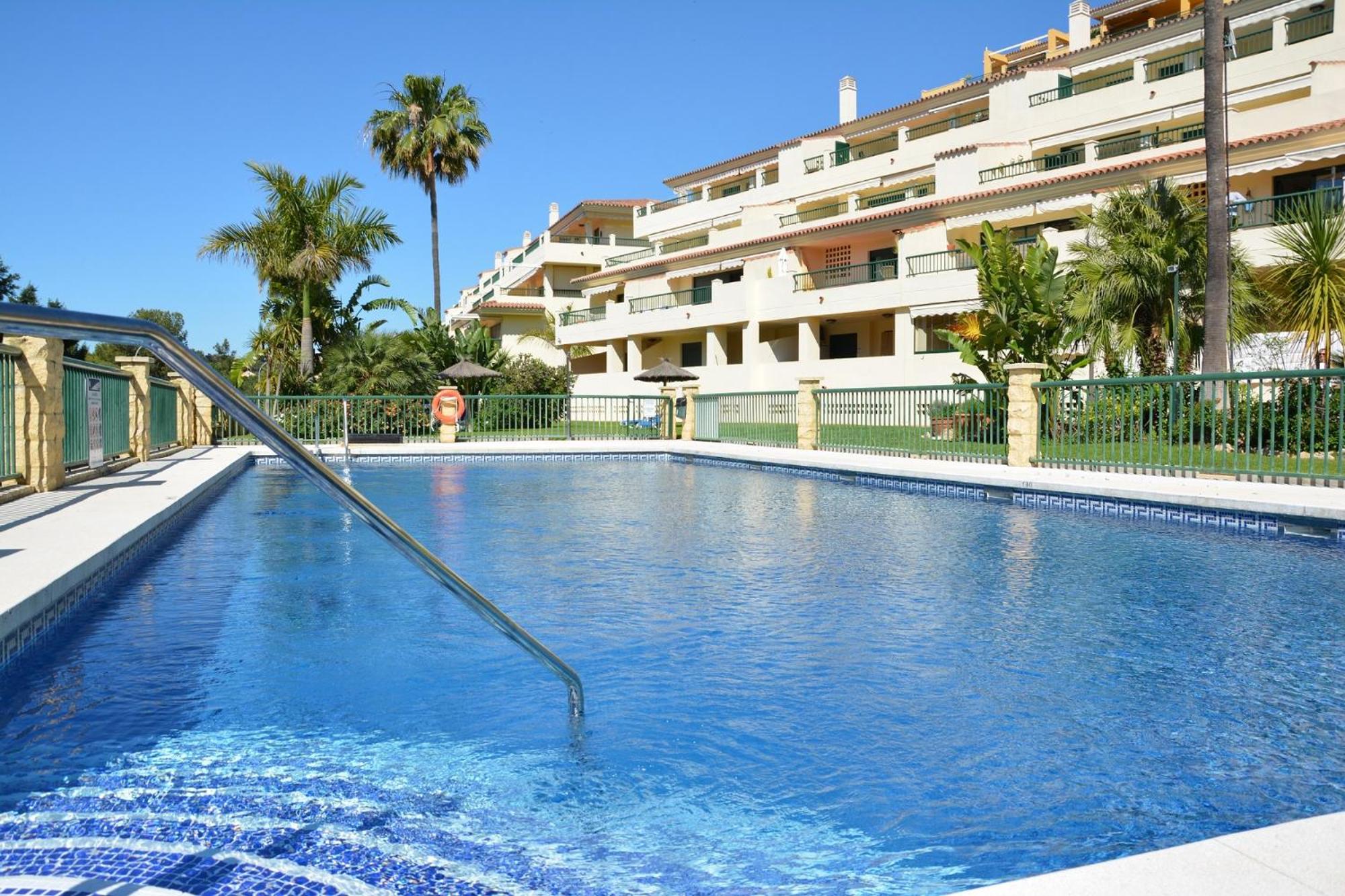 Comfortable penthouse first line Golf Torrequebrada