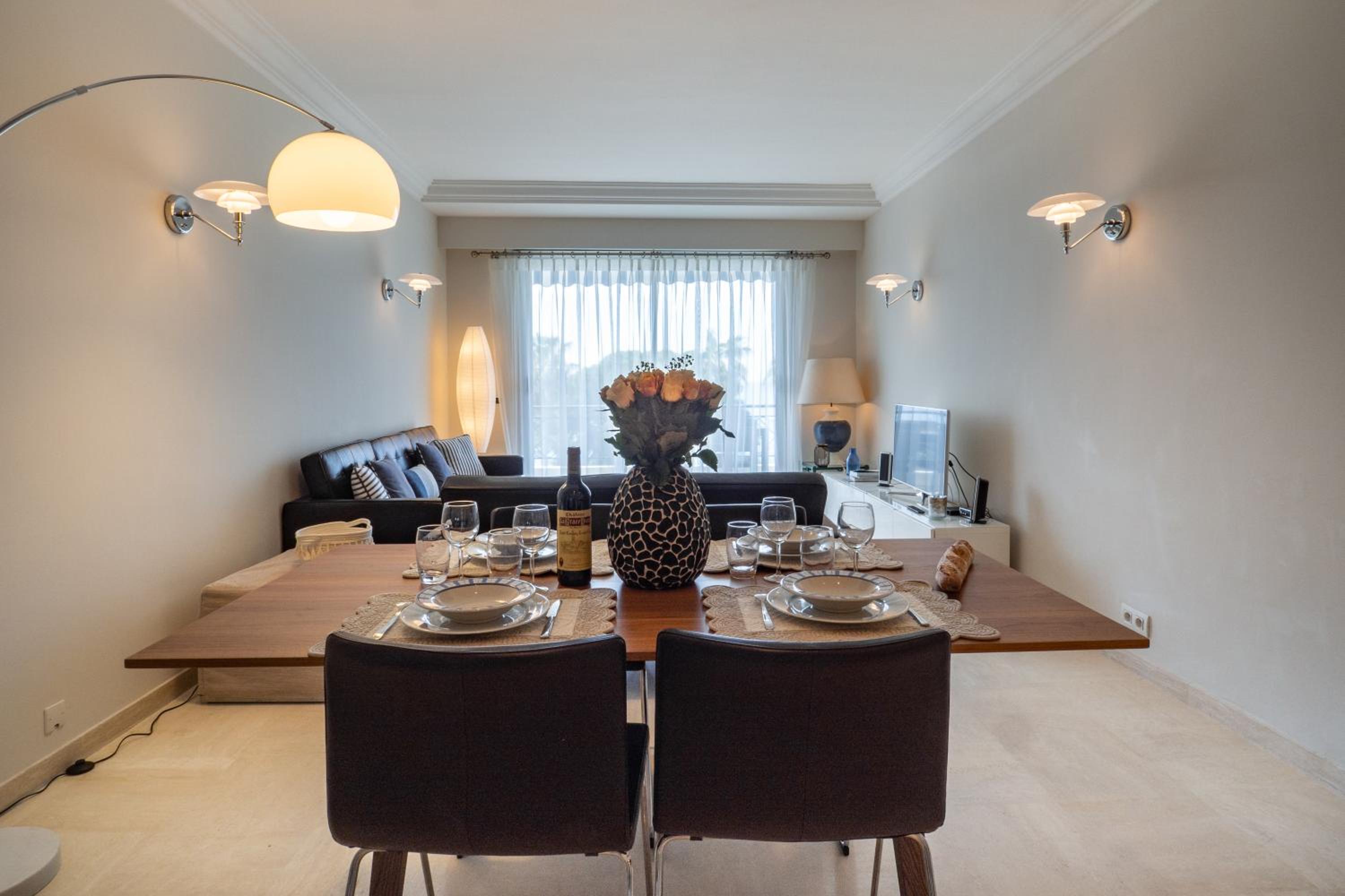 NEW Cannes Croisette Superbe 3P front de mer photo 5