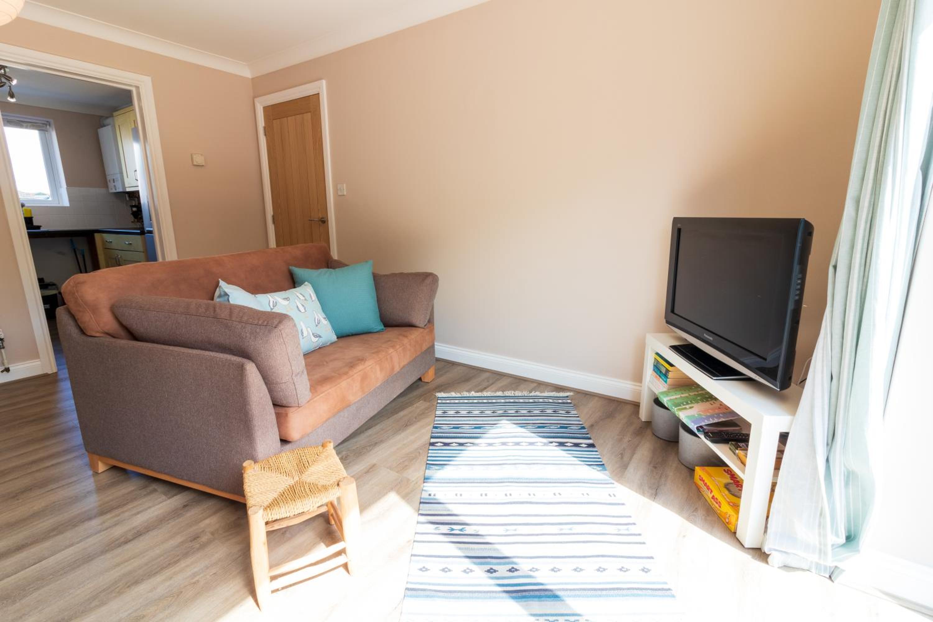 Cosy Brixham apartment with garden close to Town