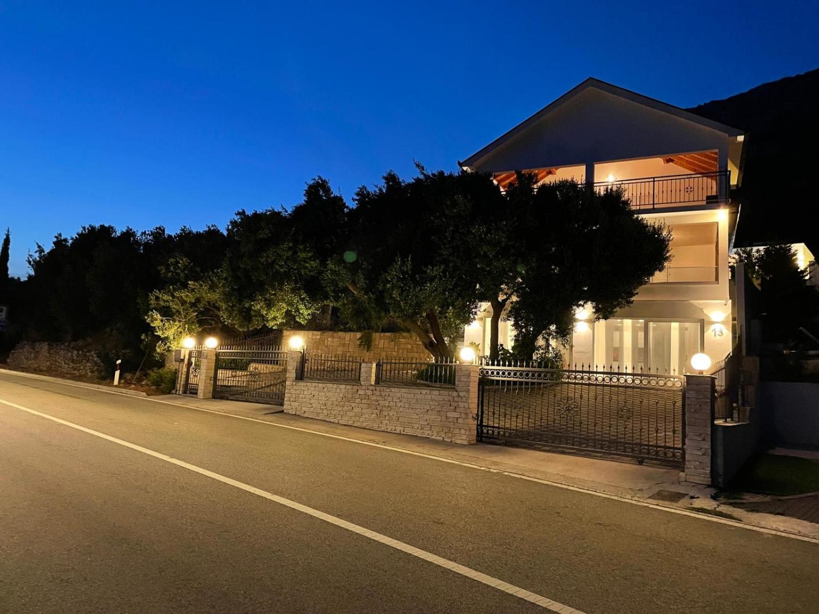 Hotel Tole Villa Podaca 2 with heated Pool - Image 1