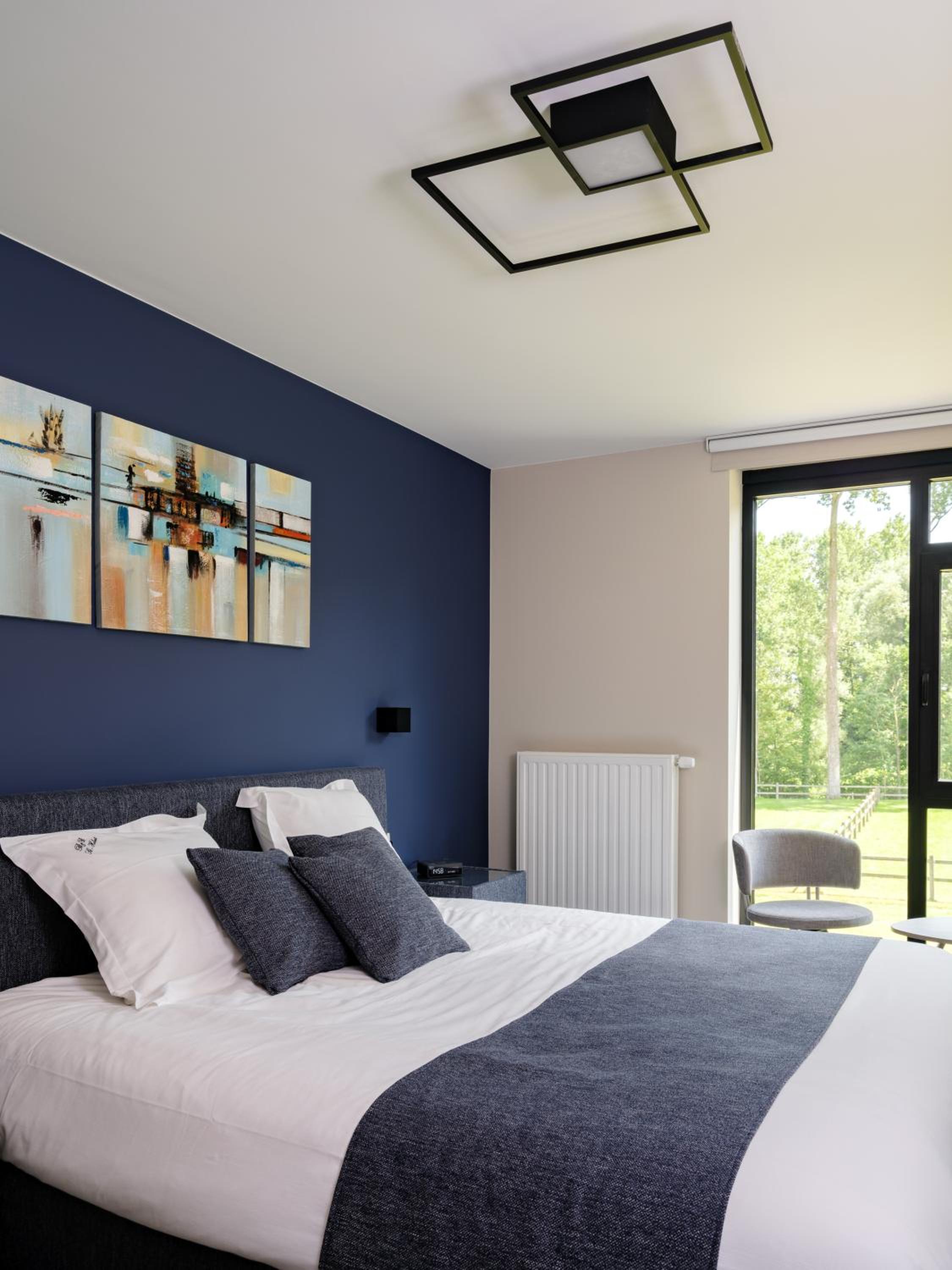 b & b St-Hubert