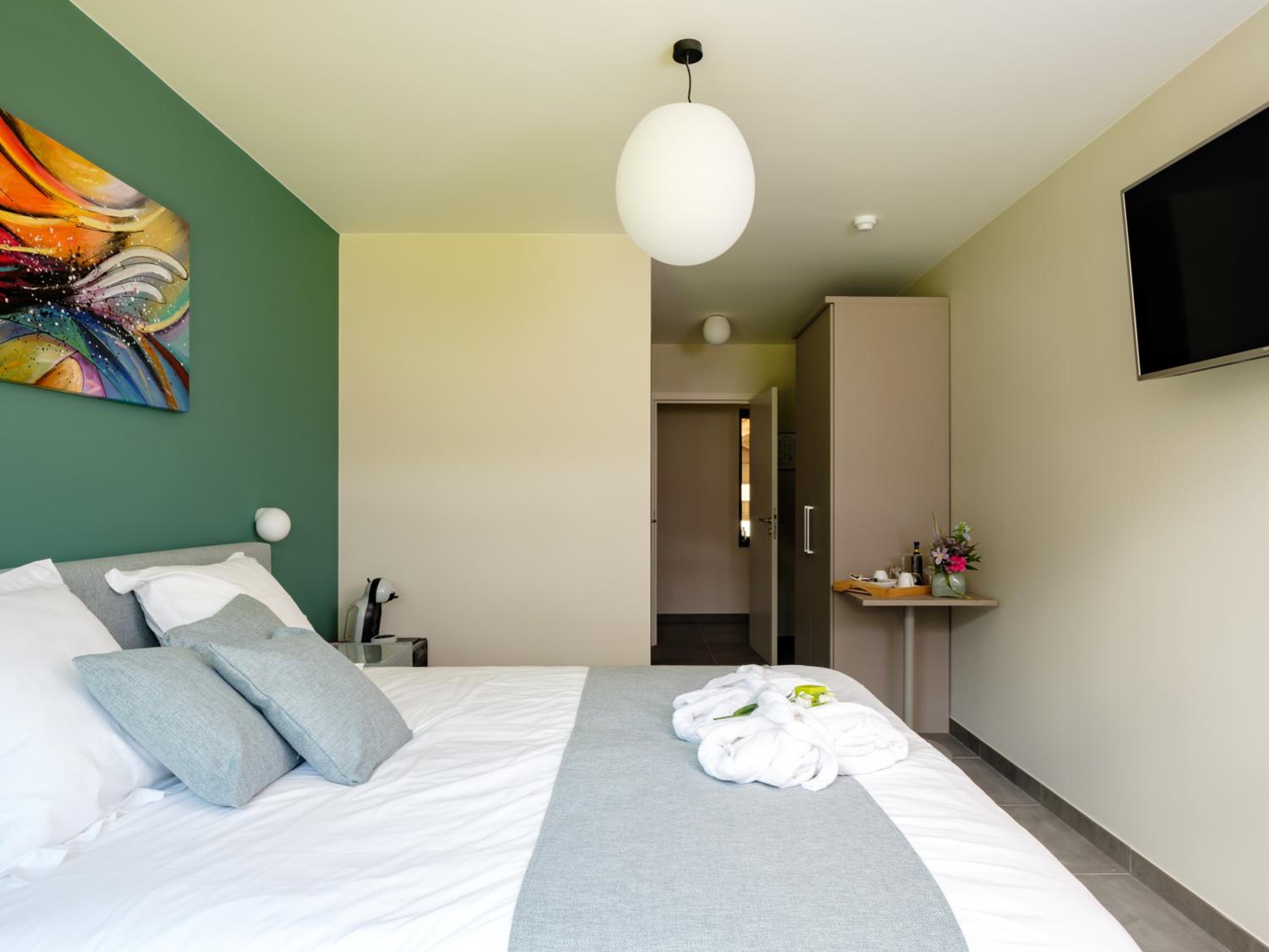 b & b St-Hubert