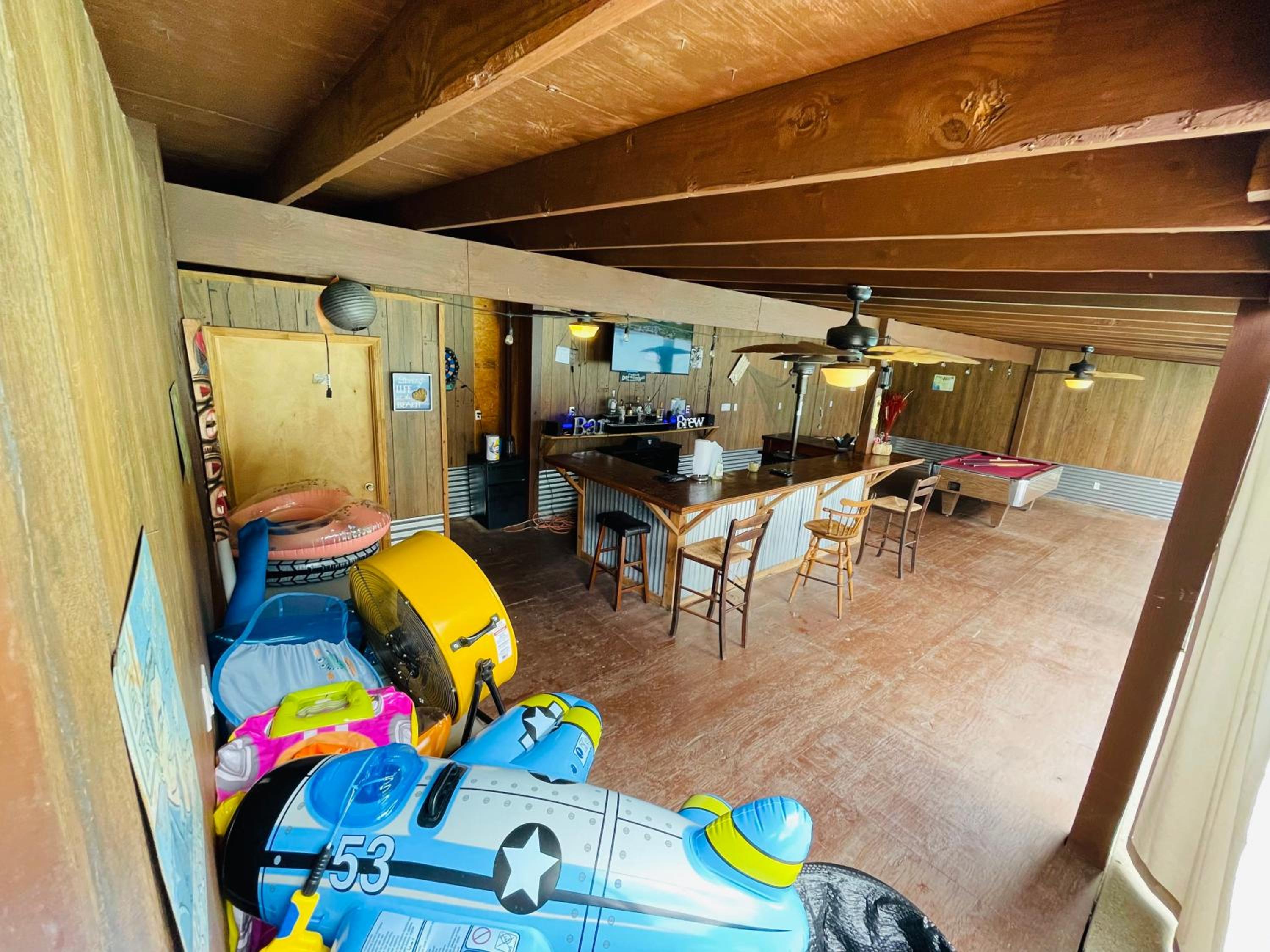 Lake Hamilton Pool House with Cabana and NEW hot tub!