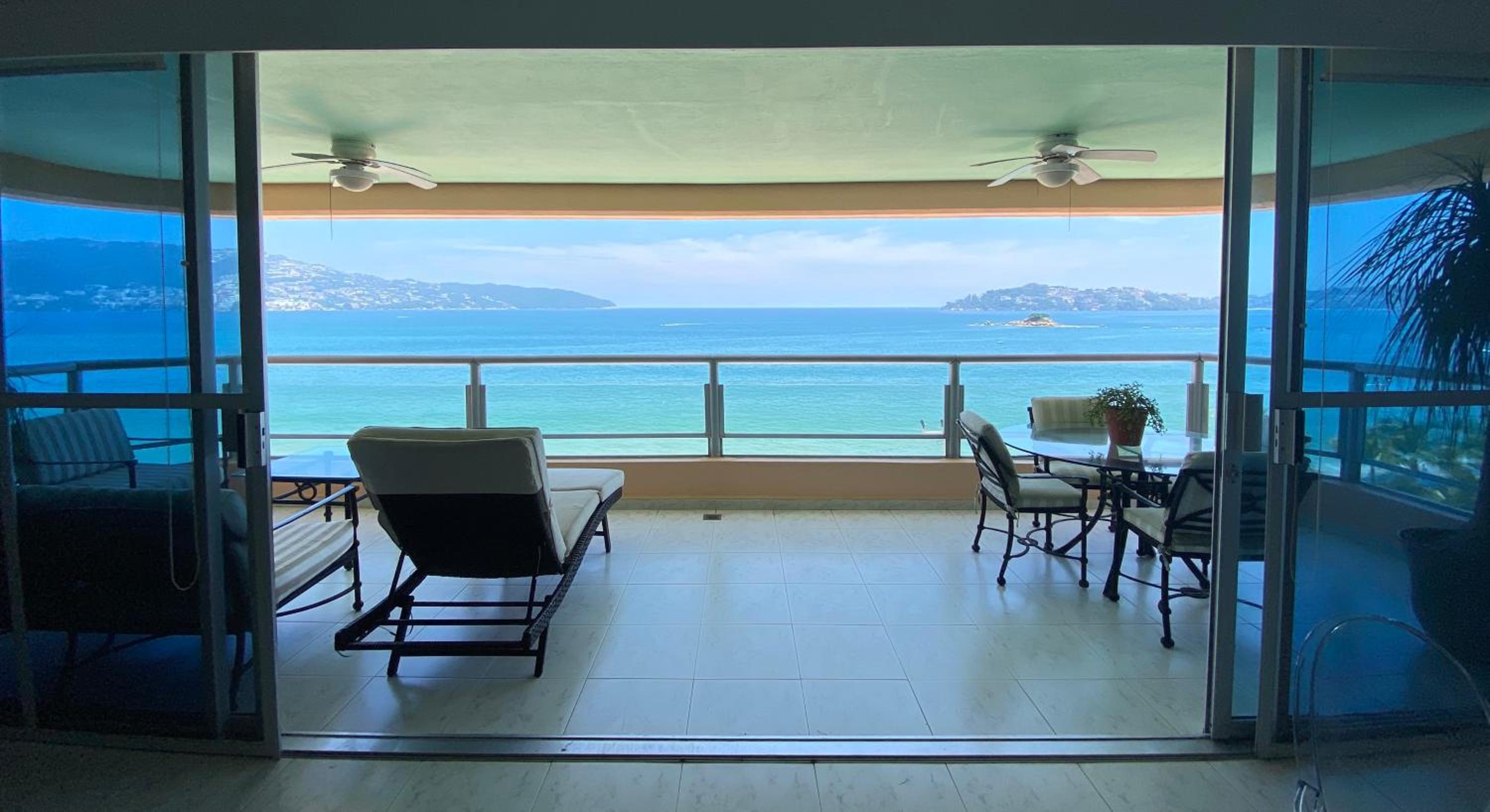 Comfortable Beachfront apartment in Acapulco