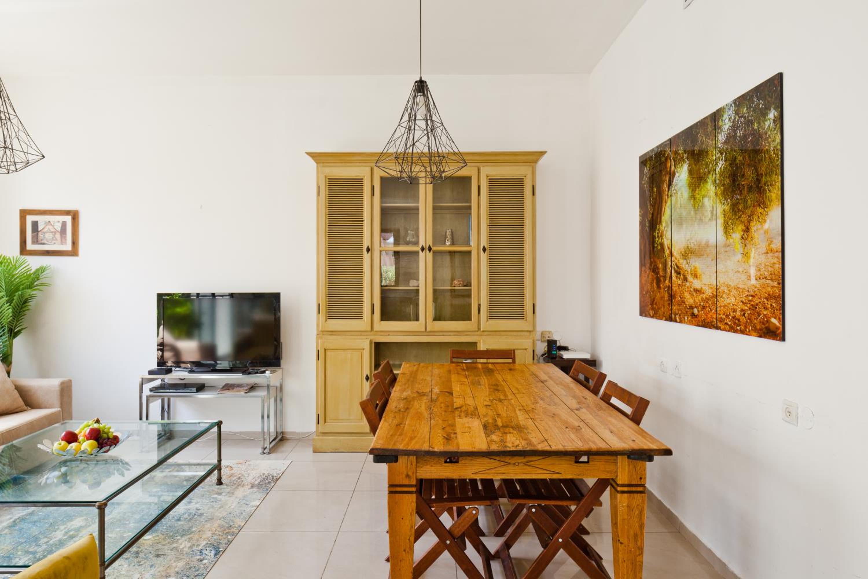 Superior and Spacious Duplex in the Kerem