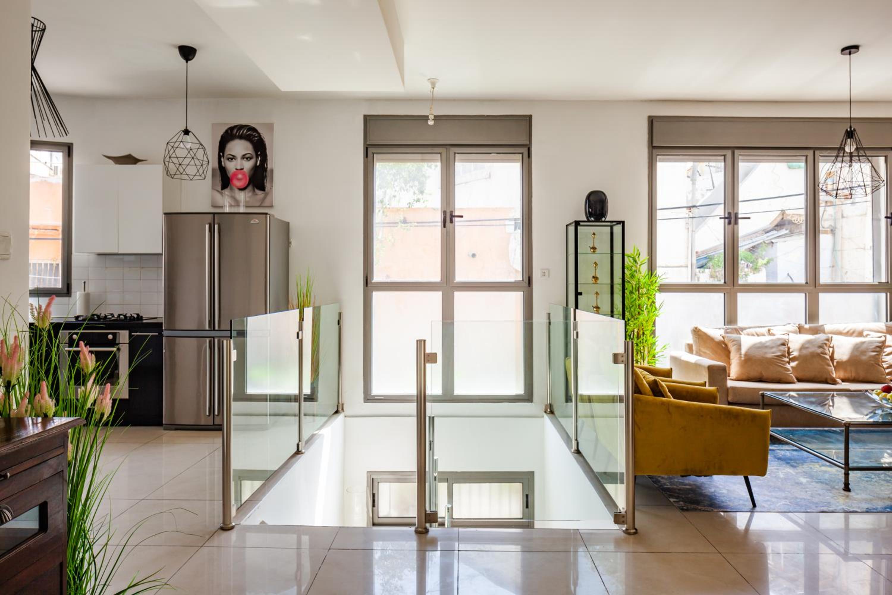 Superior and Spacious Duplex in the Kerem