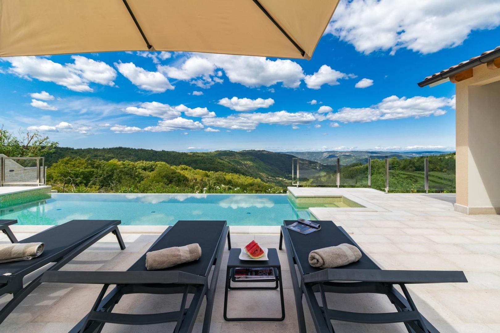 Villa Grazia with heated Pool
