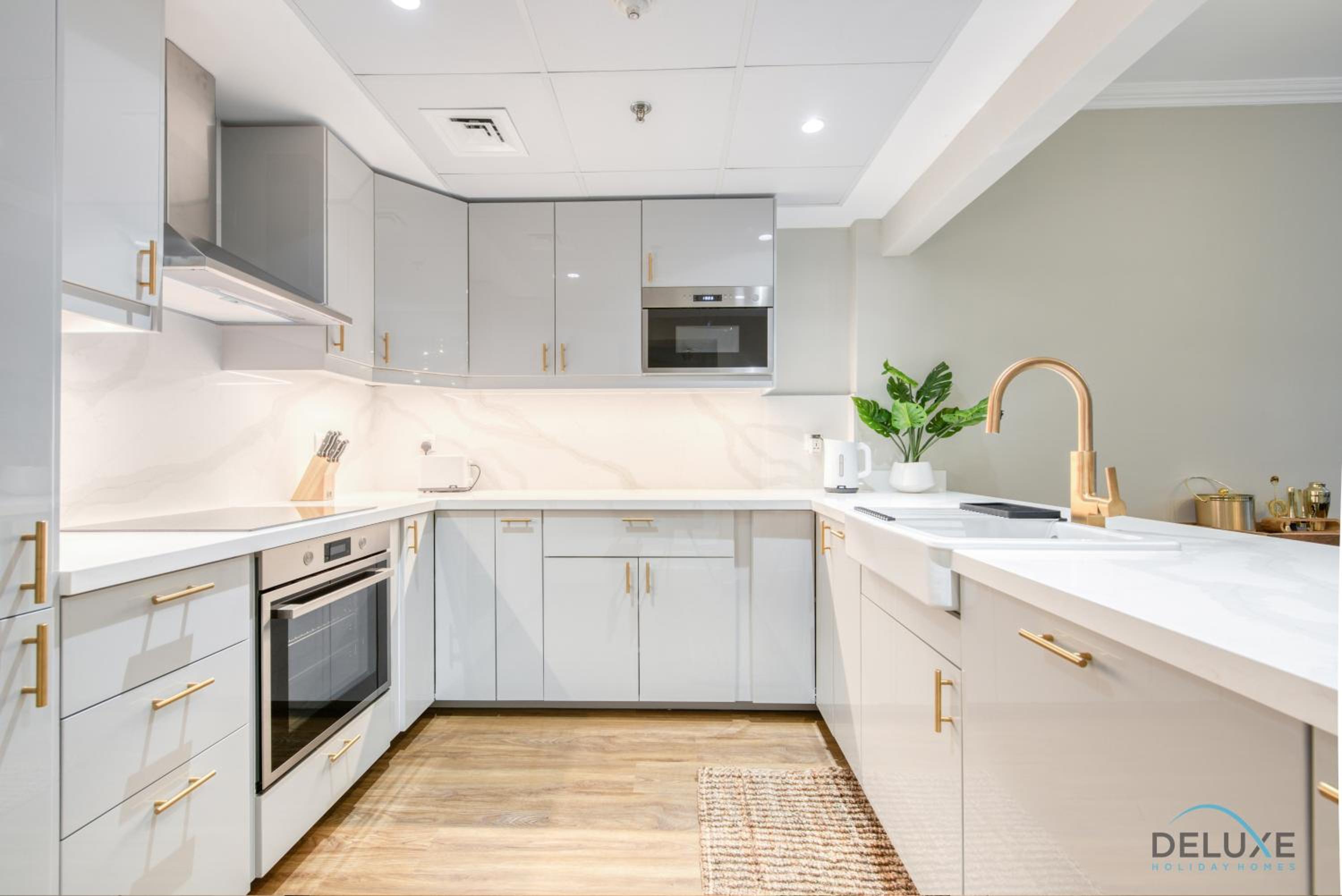 Vibrant 1BR at Dubai Marina Quay West by Deluxe Holiday Homes