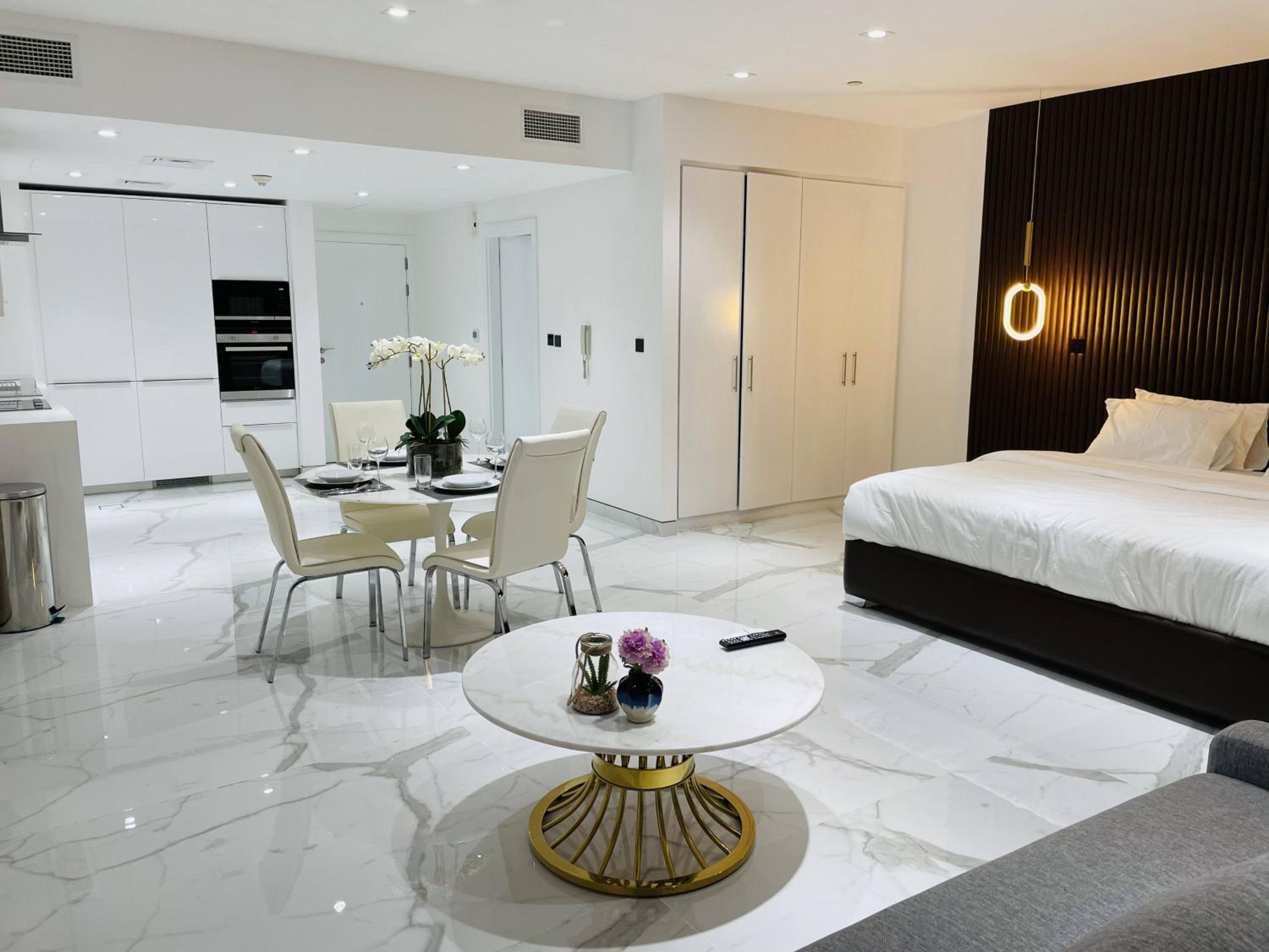 Luxury Casa Premium Studio Apartments - with Full Kitchen, Balcony at JBR Beach photo 2