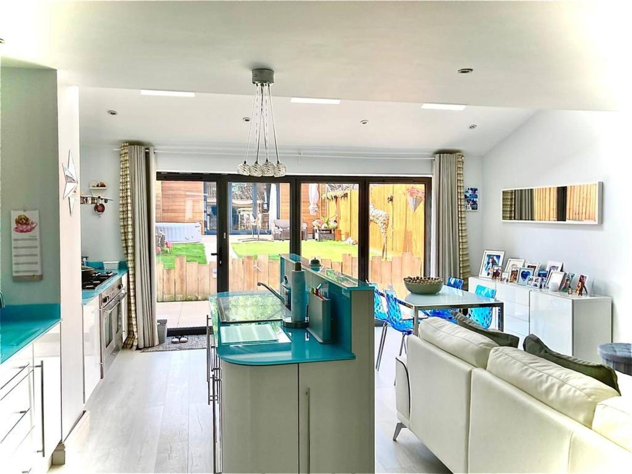 8 Guests House Wow view 4
